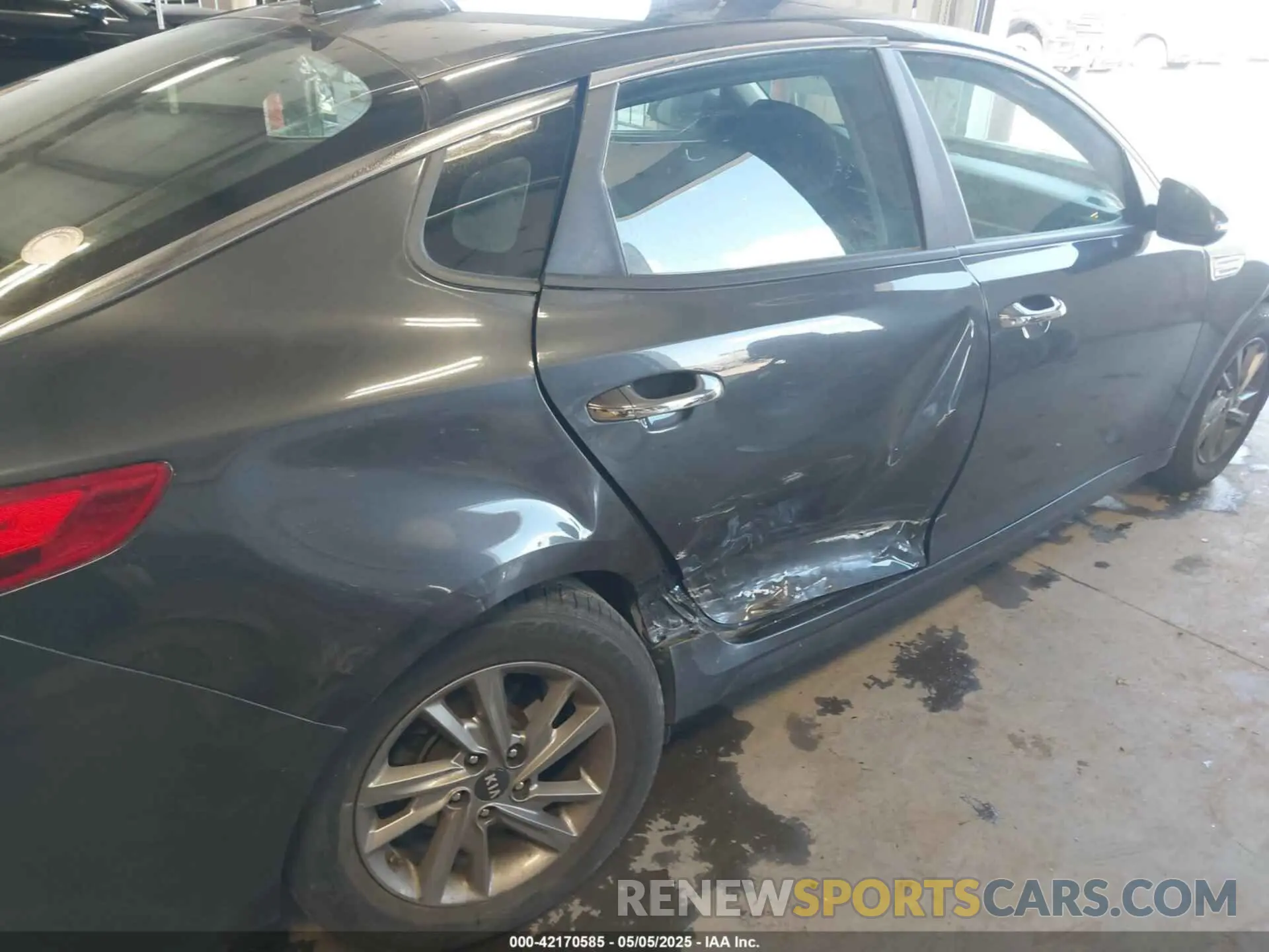 6 Photograph of a damaged car 5XXGT4L34KG287749 KIA OPTIMA 2019