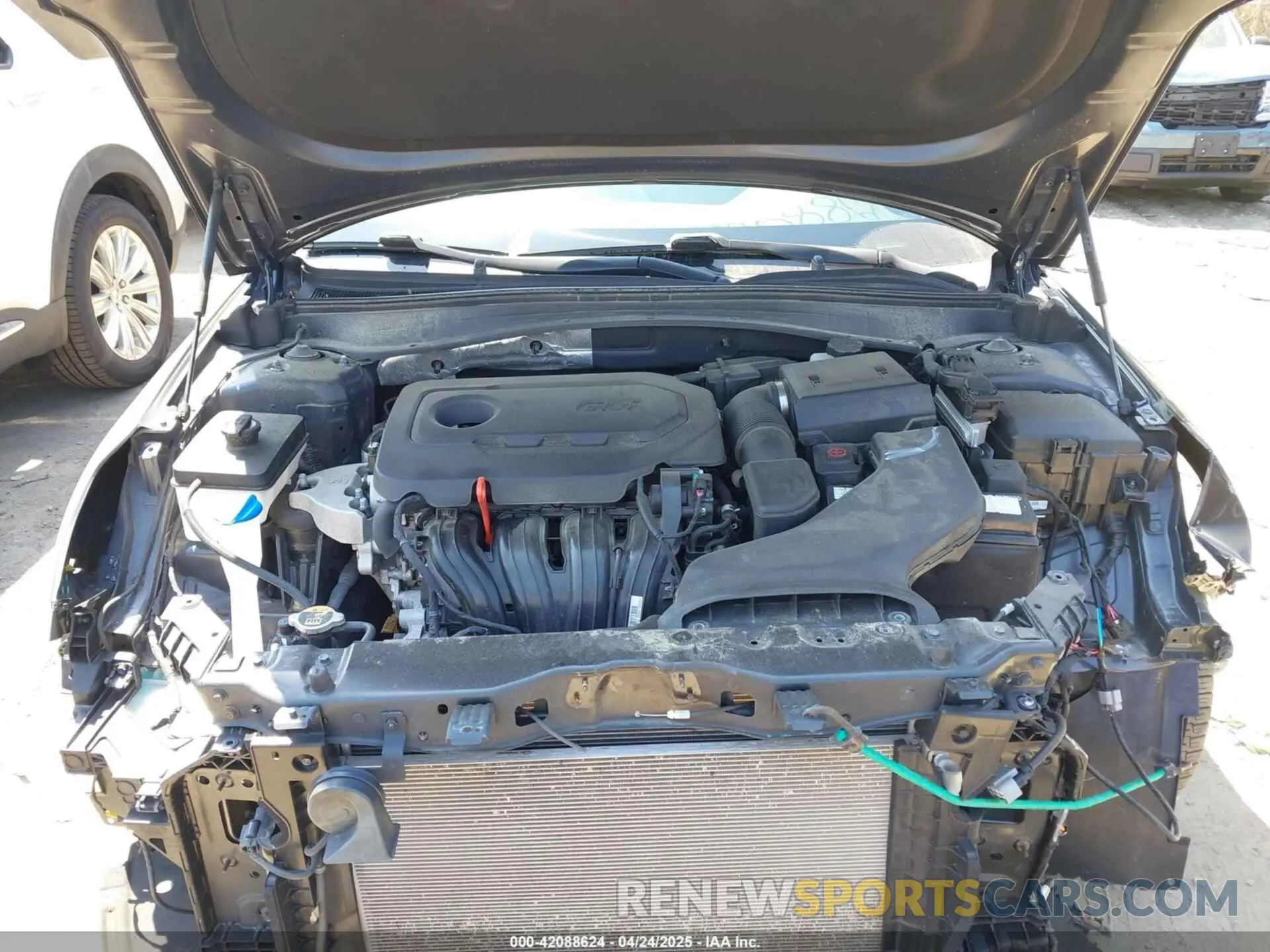 10 Photograph of a damaged car 5XXGT4L34KG302976 KIA OPTIMA 2019
