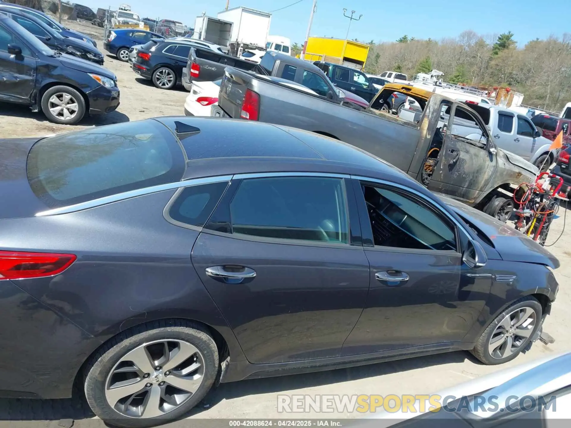 14 Photograph of a damaged car 5XXGT4L34KG302976 KIA OPTIMA 2019