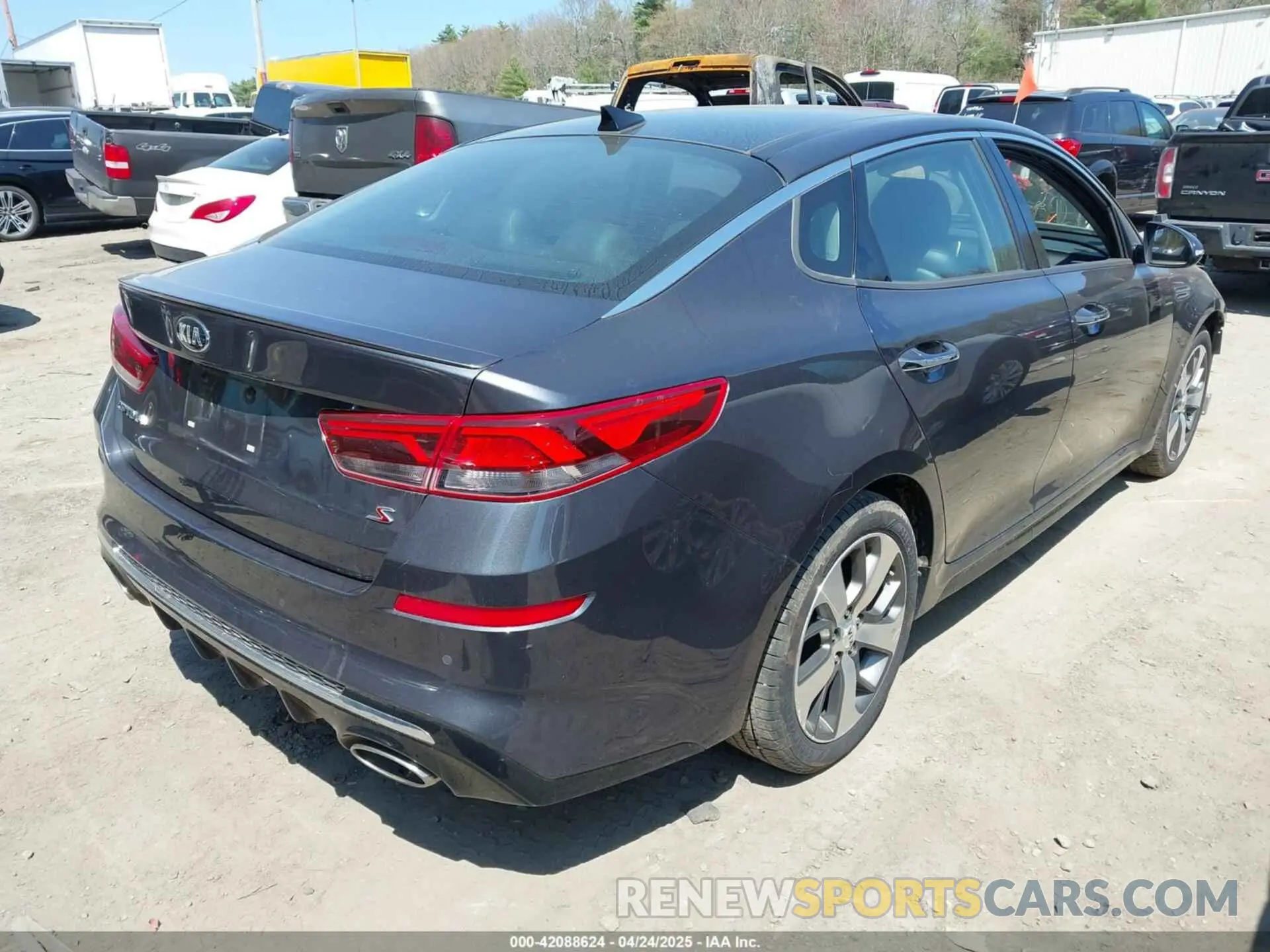 4 Photograph of a damaged car 5XXGT4L34KG302976 KIA OPTIMA 2019