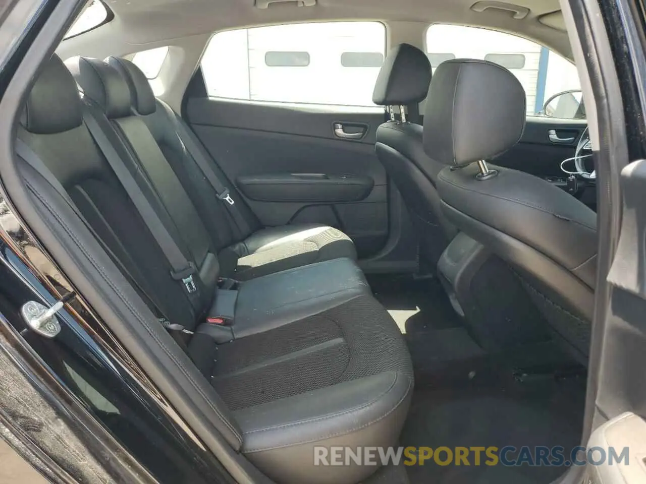 10 Photograph of a damaged car 5XXGT4L34KG331412 KIA OPTIMA 2019