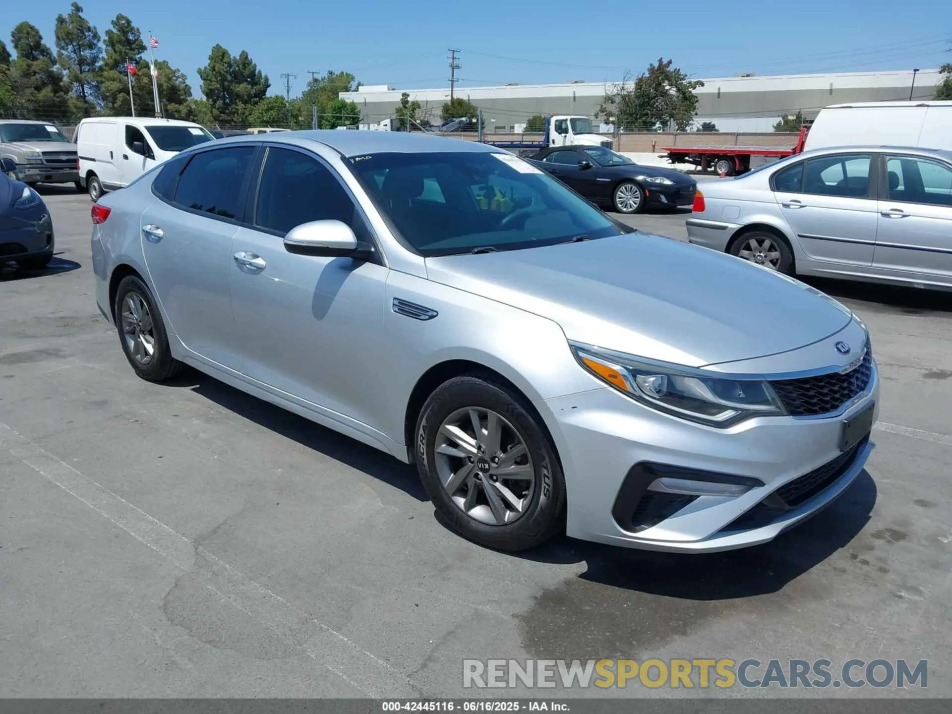 1 Photograph of a damaged car 5XXGT4L34KG340899 KIA OPTIMA 2019
