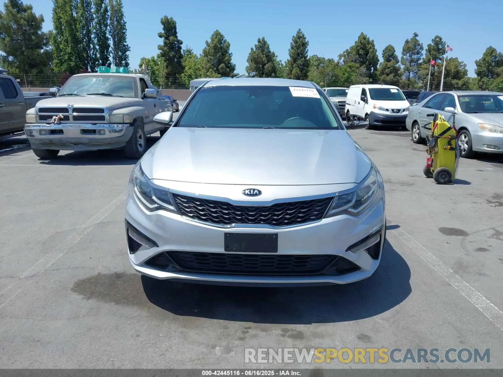 12 Photograph of a damaged car 5XXGT4L34KG340899 KIA OPTIMA 2019