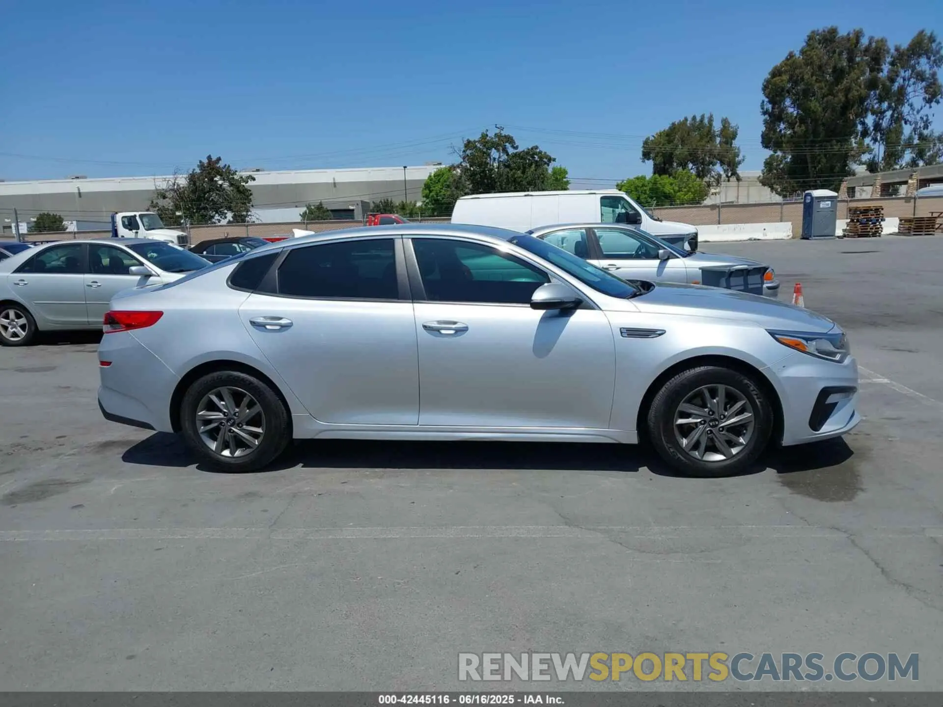 13 Photograph of a damaged car 5XXGT4L34KG340899 KIA OPTIMA 2019