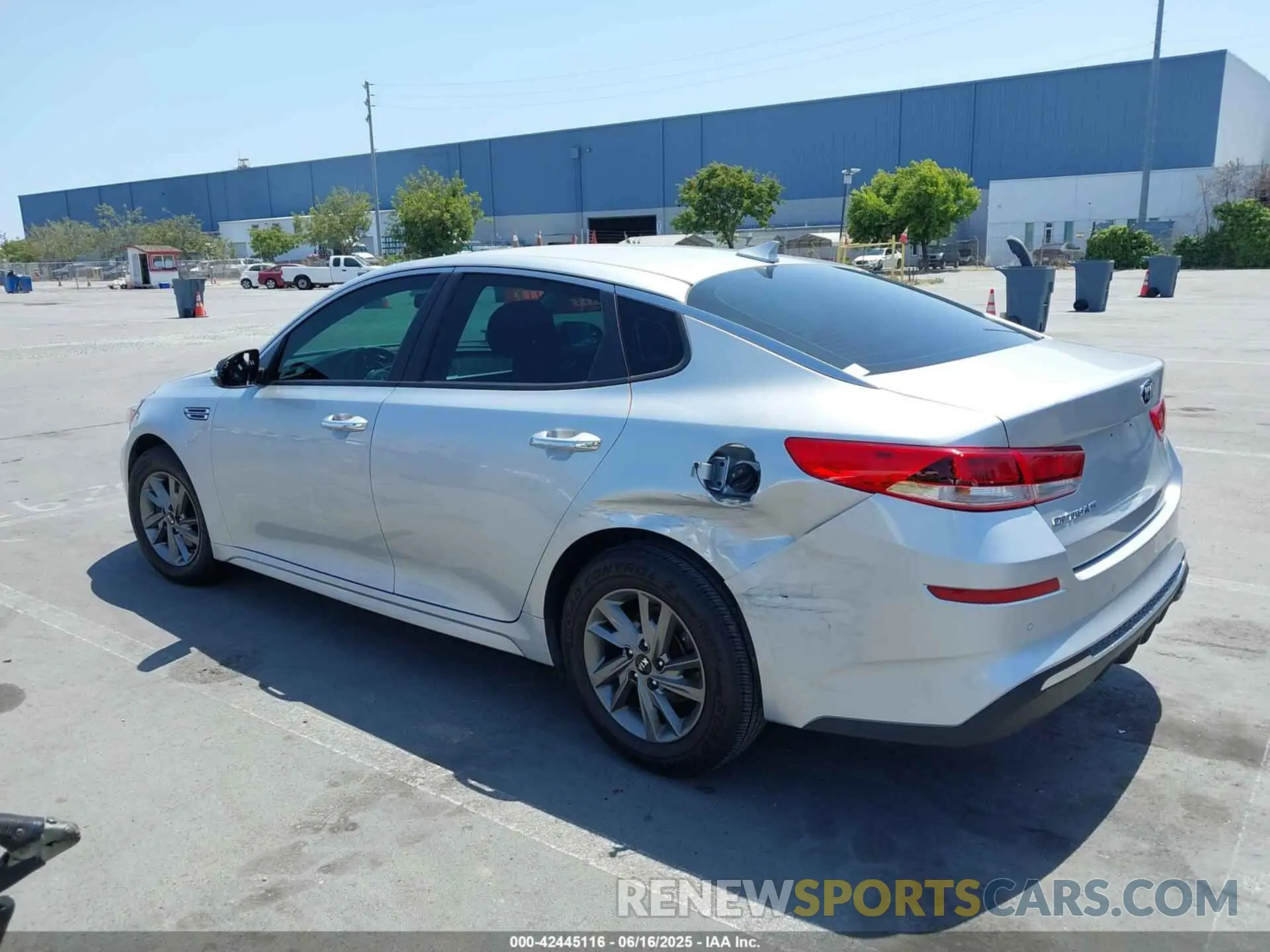 3 Photograph of a damaged car 5XXGT4L34KG340899 KIA OPTIMA 2019