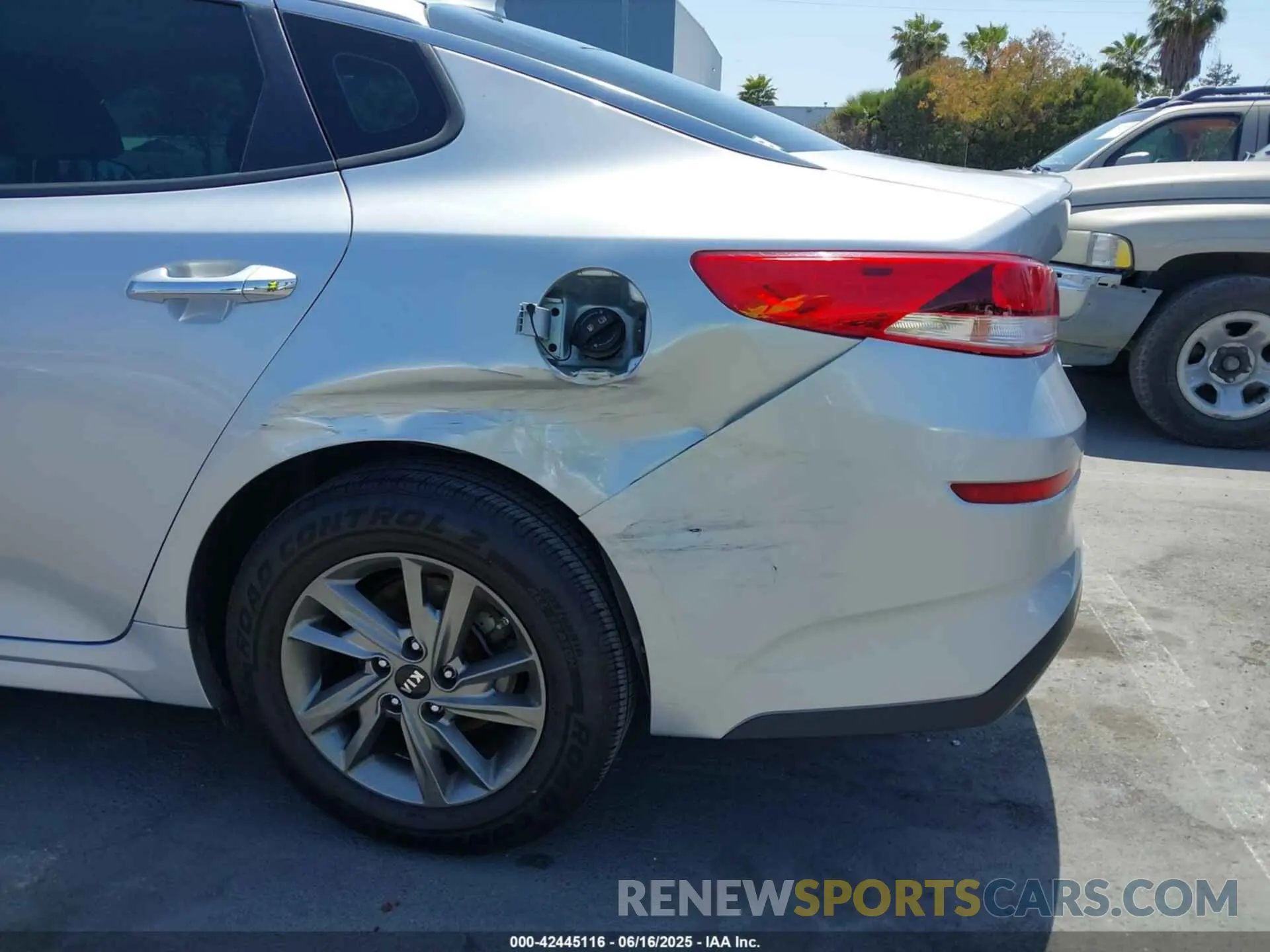 6 Photograph of a damaged car 5XXGT4L34KG340899 KIA OPTIMA 2019