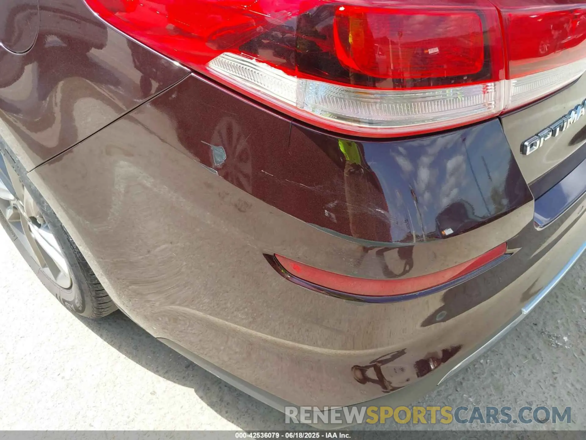 17 Photograph of a damaged car 5XXGT4L35KG287548 KIA OPTIMA 2019