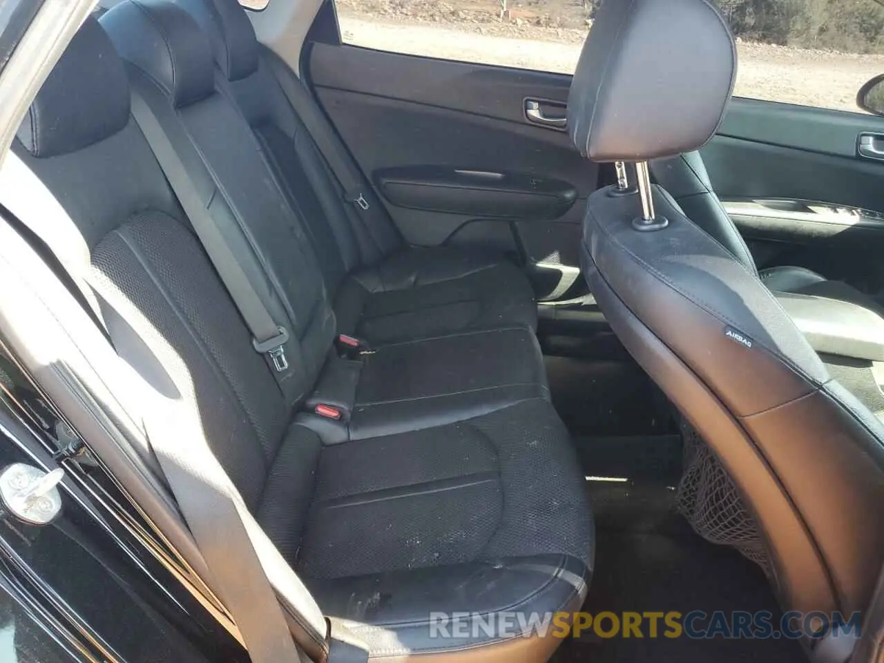 10 Photograph of a damaged car 5XXGT4L35KG290854 KIA OPTIMA 2019