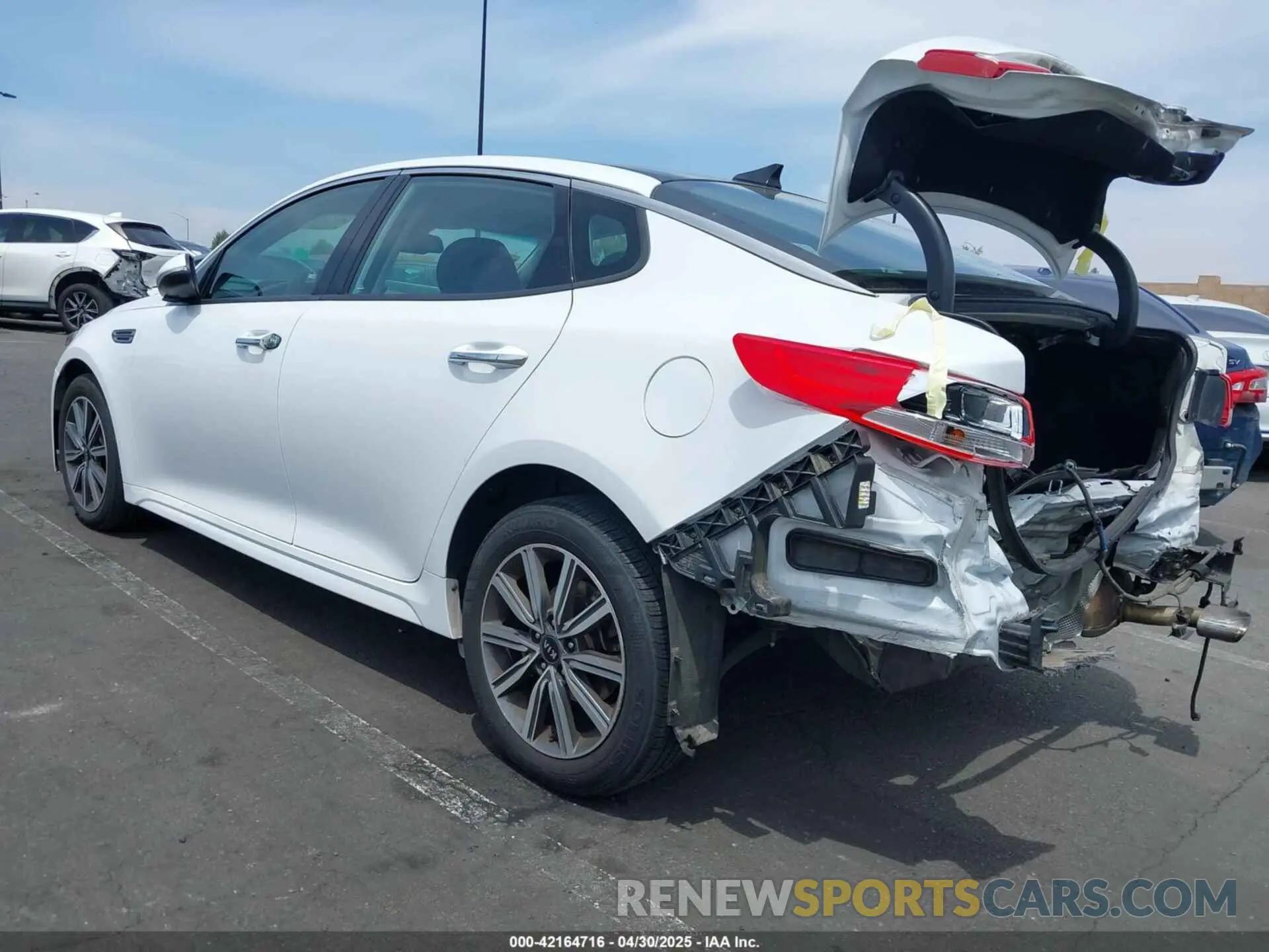 3 Фотография поврежденного автомобиля 5XXGT4L35KG299151 KIA OPTIMA 2019