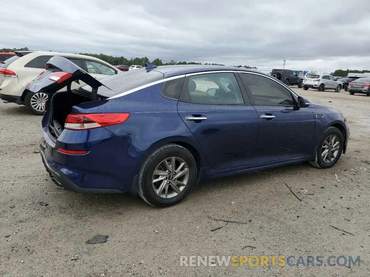 3 Photograph of a damaged car 5XXGT4L35KG304705 KIA OPTIMA 2019