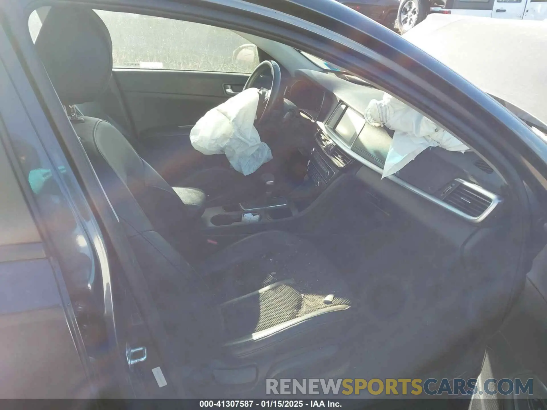 5 Photograph of a damaged car 5XXGT4L35KG315770 KIA OPTIMA 2019