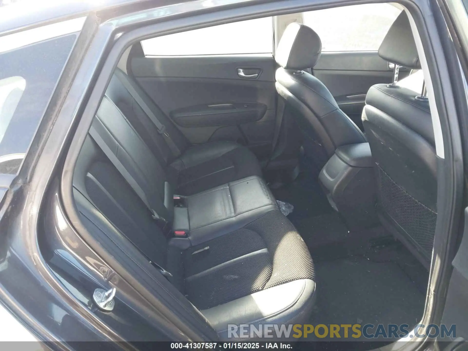 8 Photograph of a damaged car 5XXGT4L35KG315770 KIA OPTIMA 2019