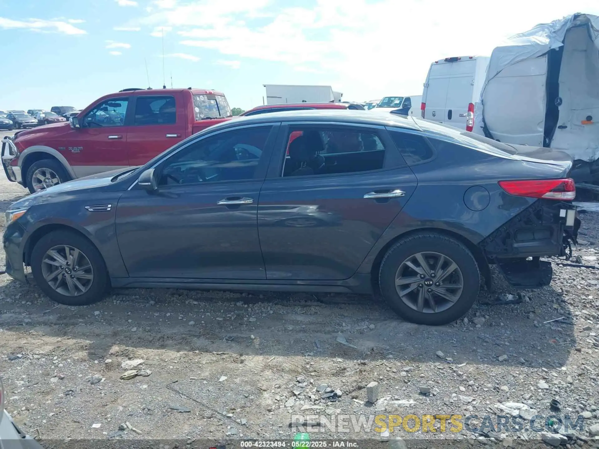 14 Photograph of a damaged car 5XXGT4L35KG323447 KIA OPTIMA 2019