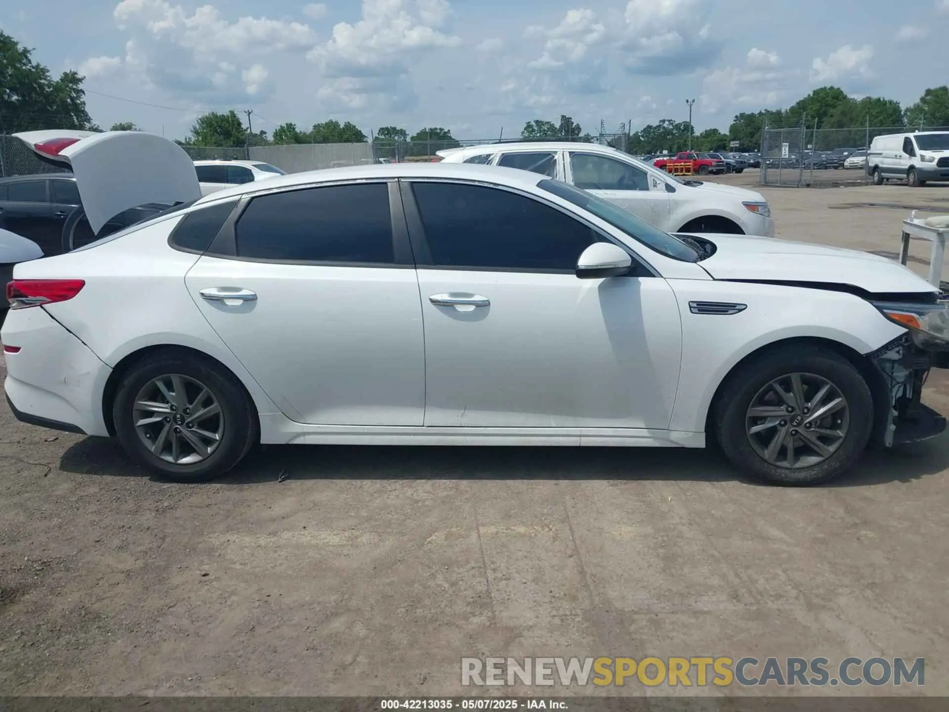 13 Photograph of a damaged car 5XXGT4L35KG338918 KIA OPTIMA 2019