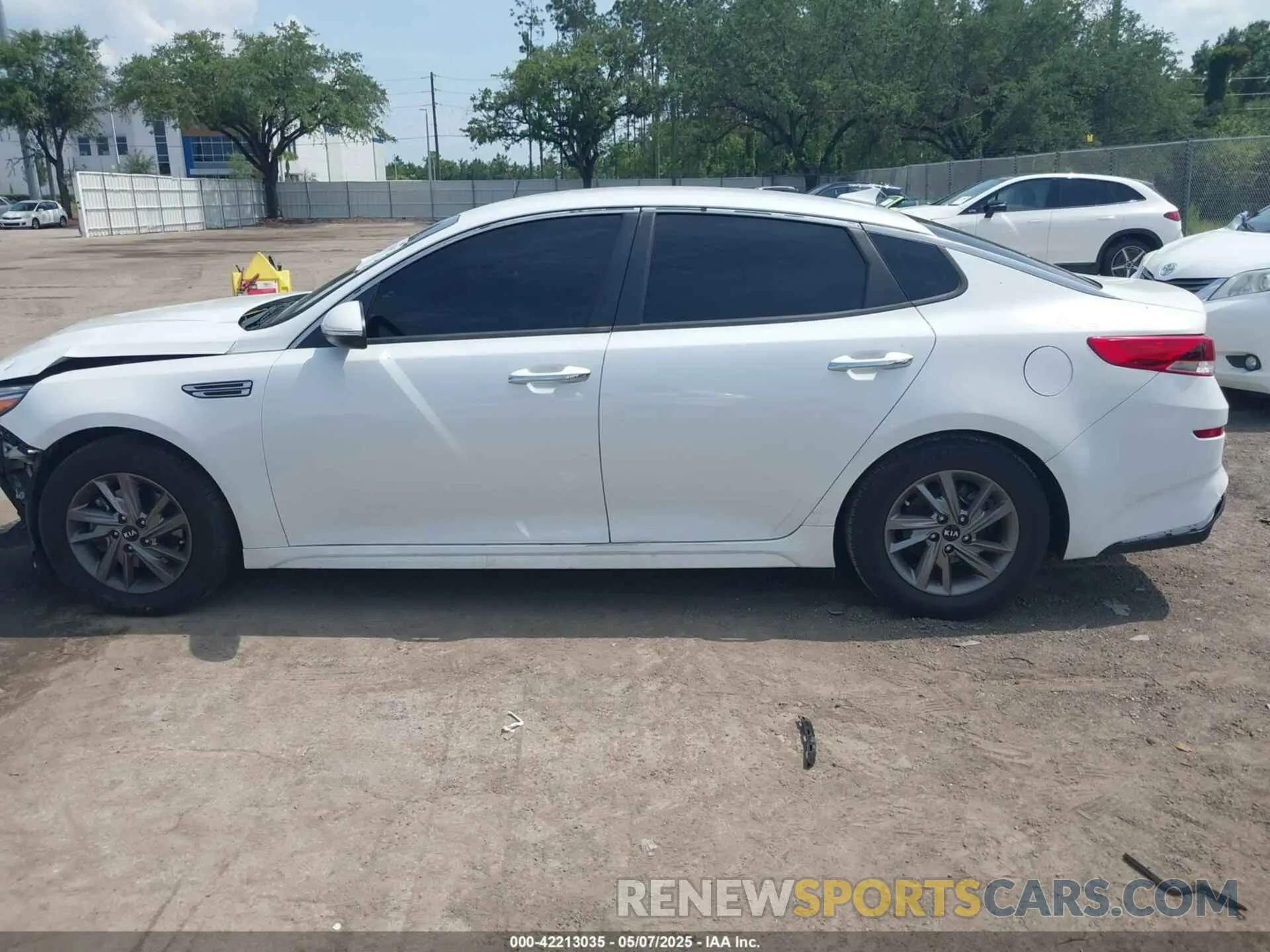 14 Photograph of a damaged car 5XXGT4L35KG338918 KIA OPTIMA 2019
