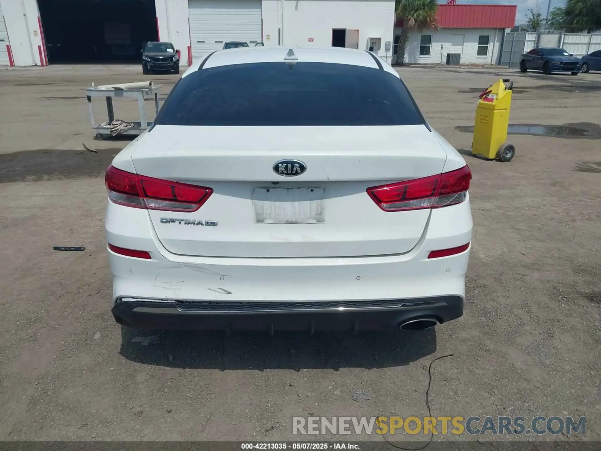 16 Photograph of a damaged car 5XXGT4L35KG338918 KIA OPTIMA 2019