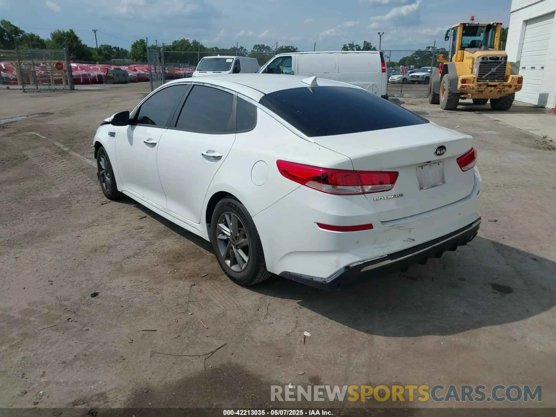 3 Photograph of a damaged car 5XXGT4L35KG338918 KIA OPTIMA 2019