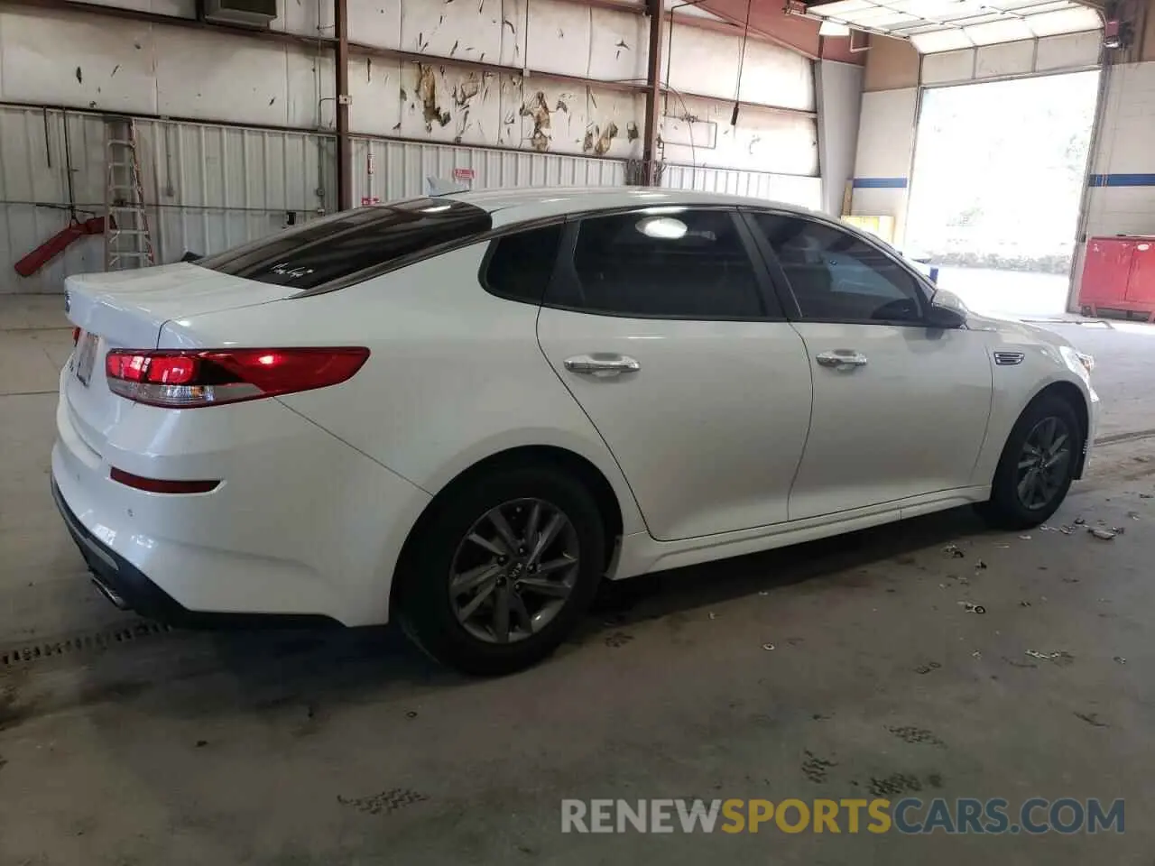 3 Photograph of a damaged car 5XXGT4L35KG341642 KIA OPTIMA 2019