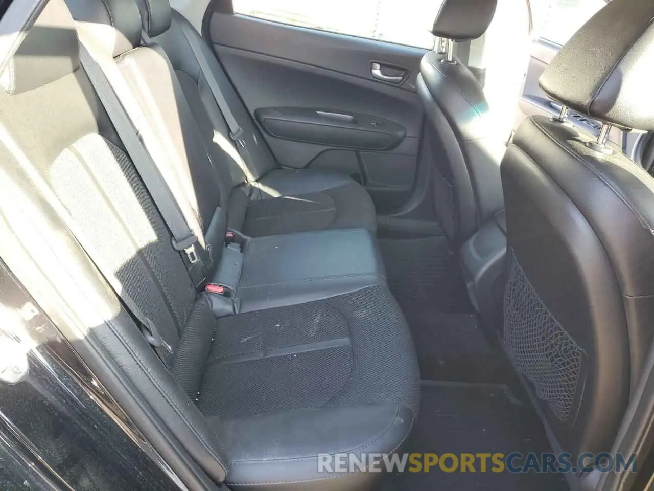 11 Photograph of a damaged car 5XXGT4L35KG352902 KIA OPTIMA 2019