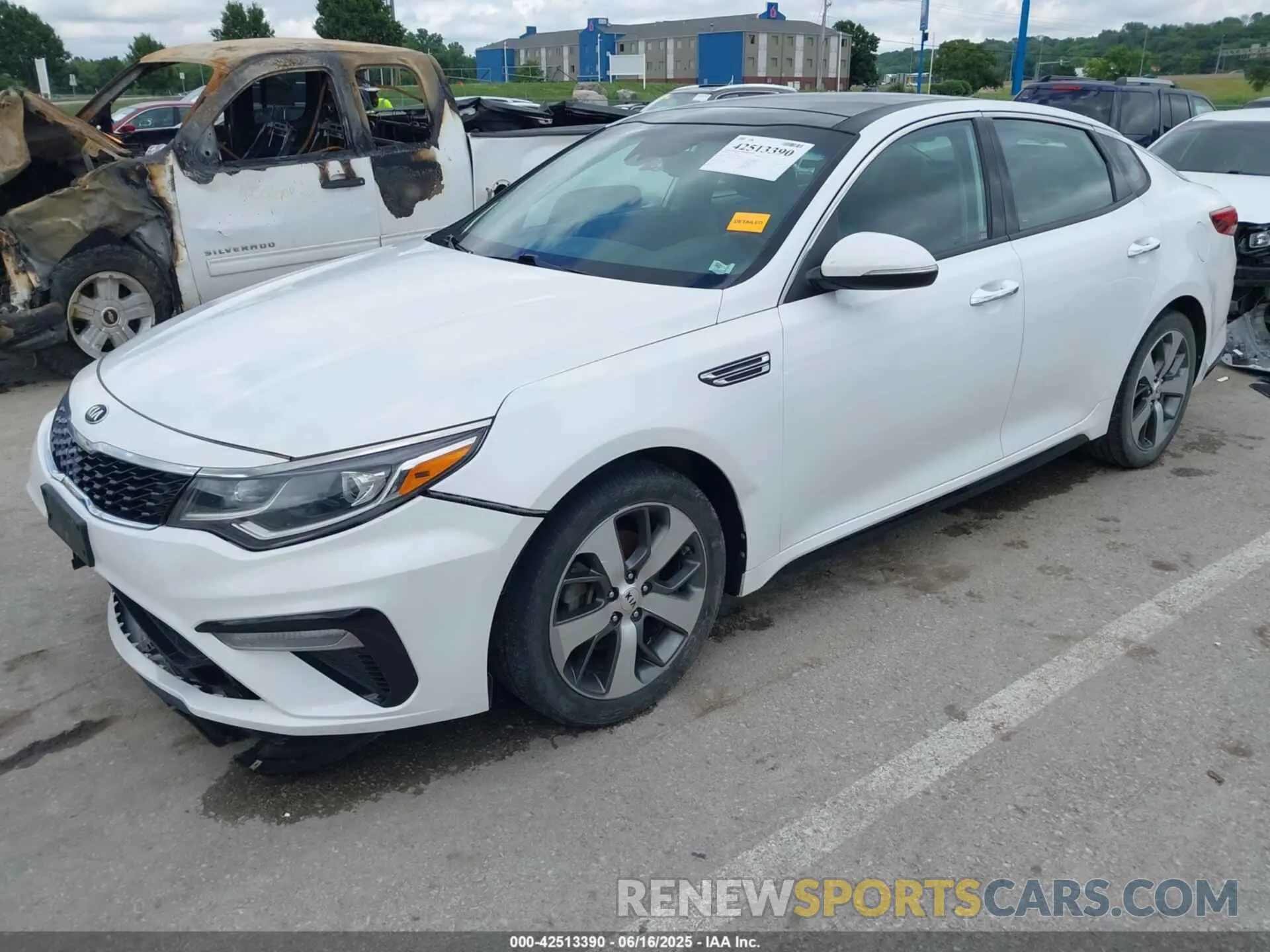 2 Photograph of a damaged car 5XXGT4L35KG355427 KIA OPTIMA 2019