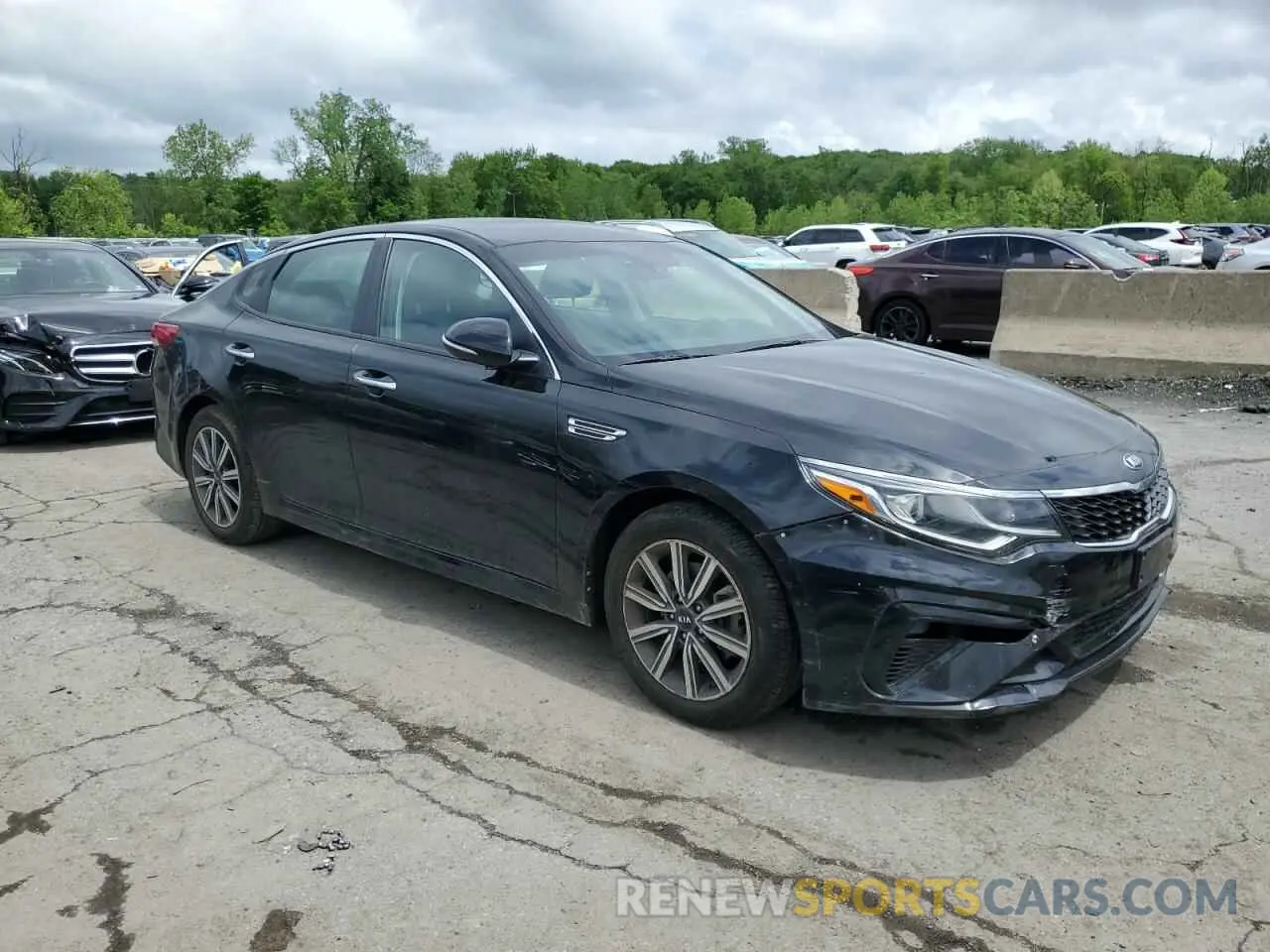 4 Photograph of a damaged car 5XXGT4L35KG375273 KIA OPTIMA 2019