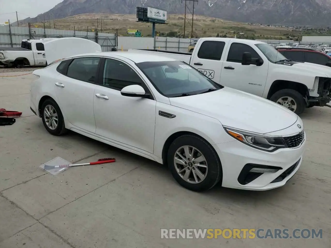 4 Photograph of a damaged car 5XXGT4L36KG276607 KIA OPTIMA 2019
