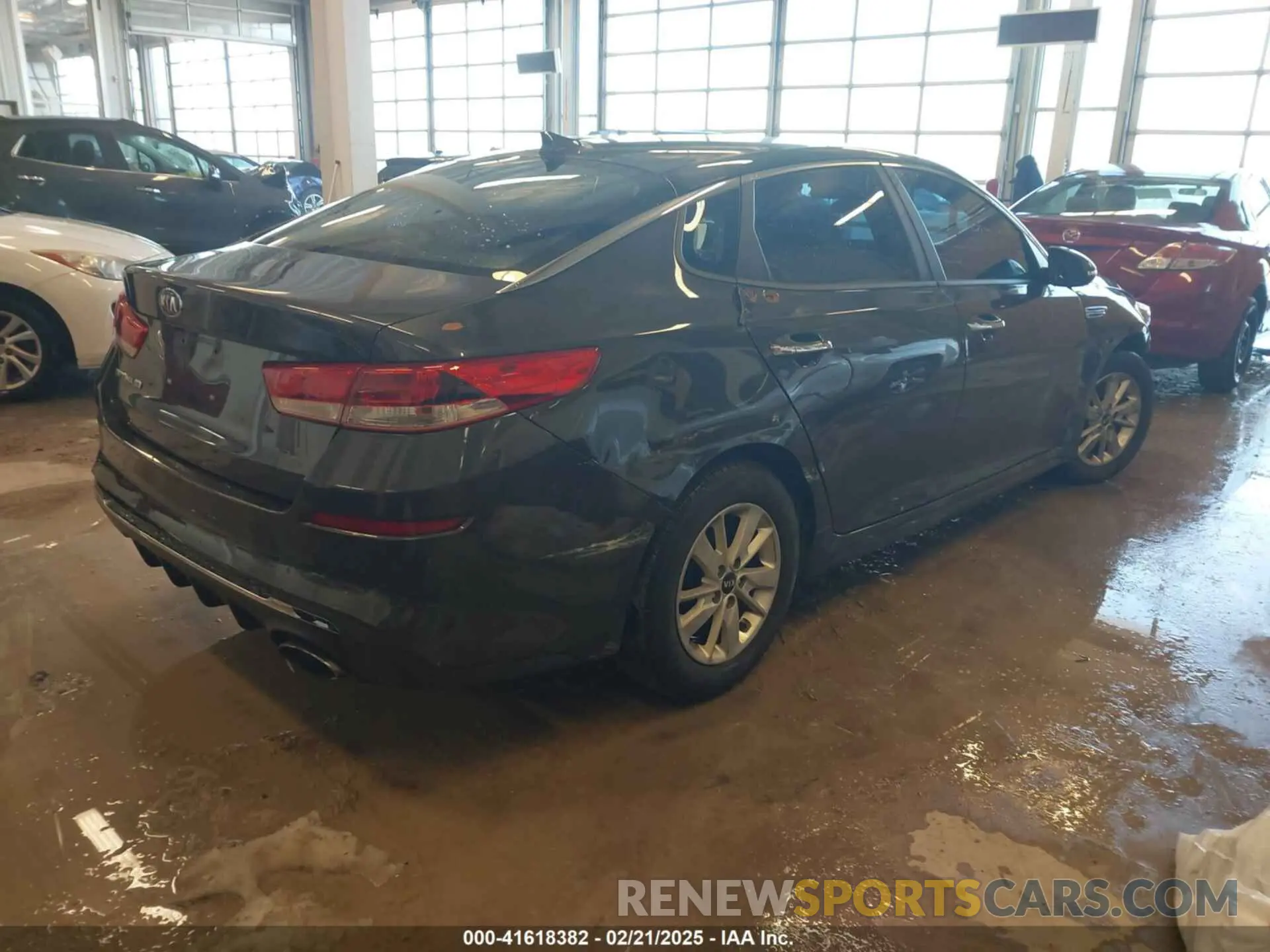 4 Photograph of a damaged car 5XXGT4L36KG279541 KIA OPTIMA 2019