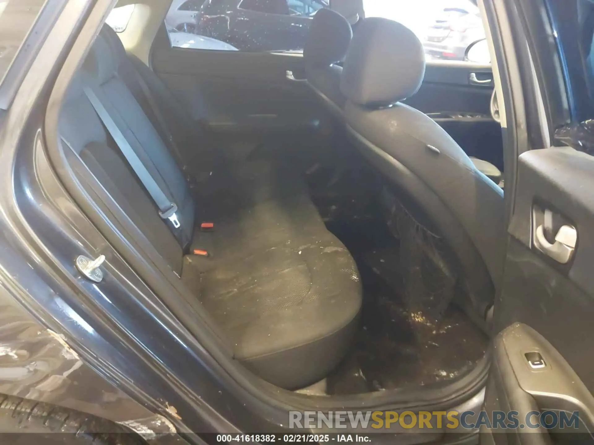 8 Photograph of a damaged car 5XXGT4L36KG279541 KIA OPTIMA 2019