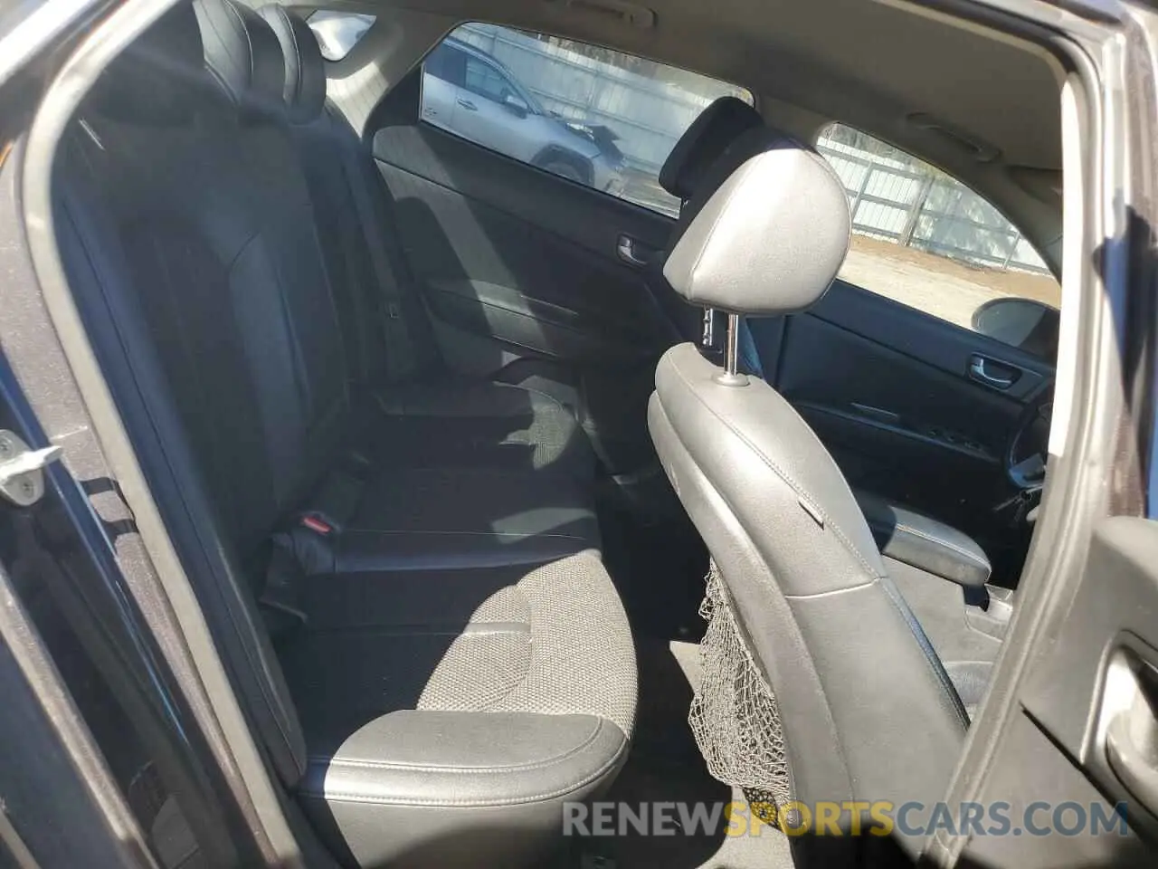 10 Photograph of a damaged car 5XXGT4L36KG282553 KIA OPTIMA 2019