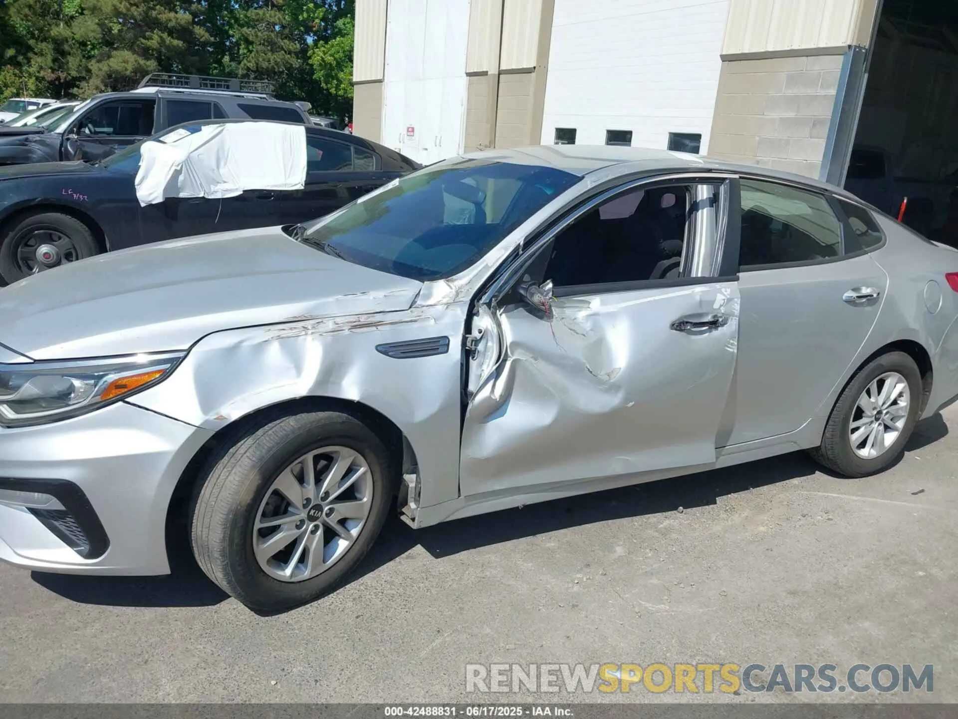 6 Photograph of a damaged car 5XXGT4L36KG283413 KIA OPTIMA 2019