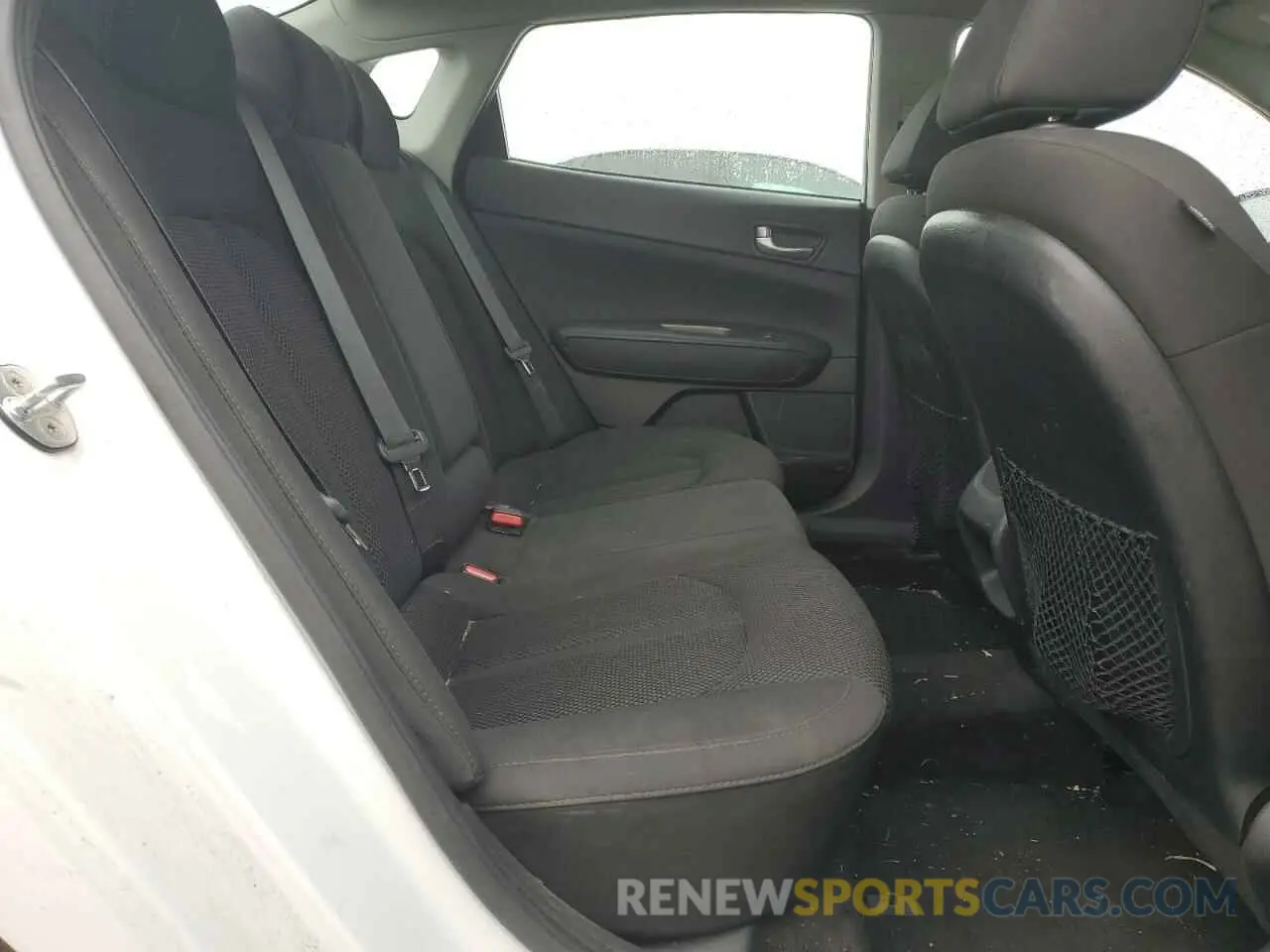 10 Photograph of a damaged car 5XXGT4L36KG318497 KIA OPTIMA 2019