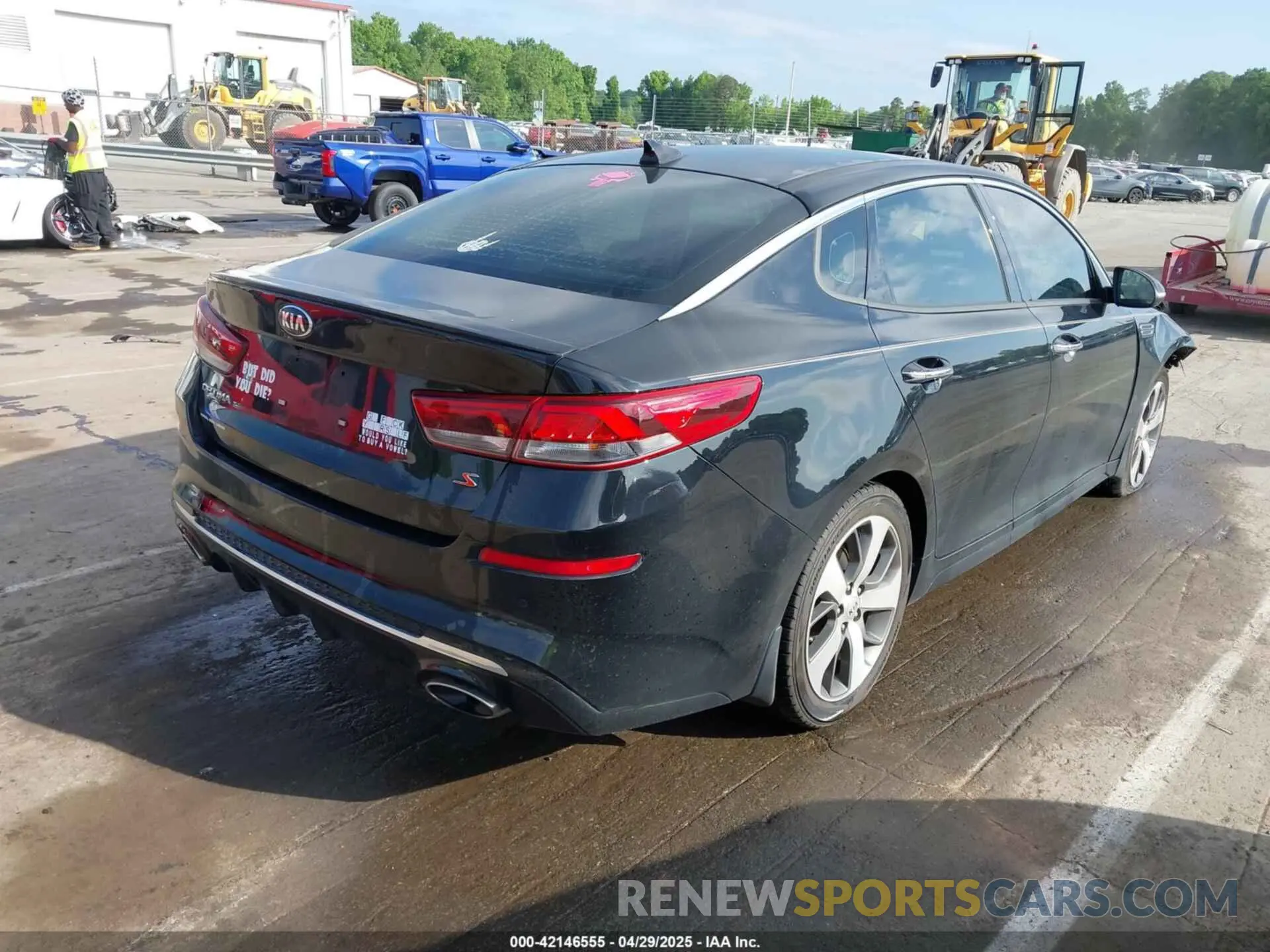 4 Photograph of a damaged car 5XXGT4L36KG335090 KIA OPTIMA 2019