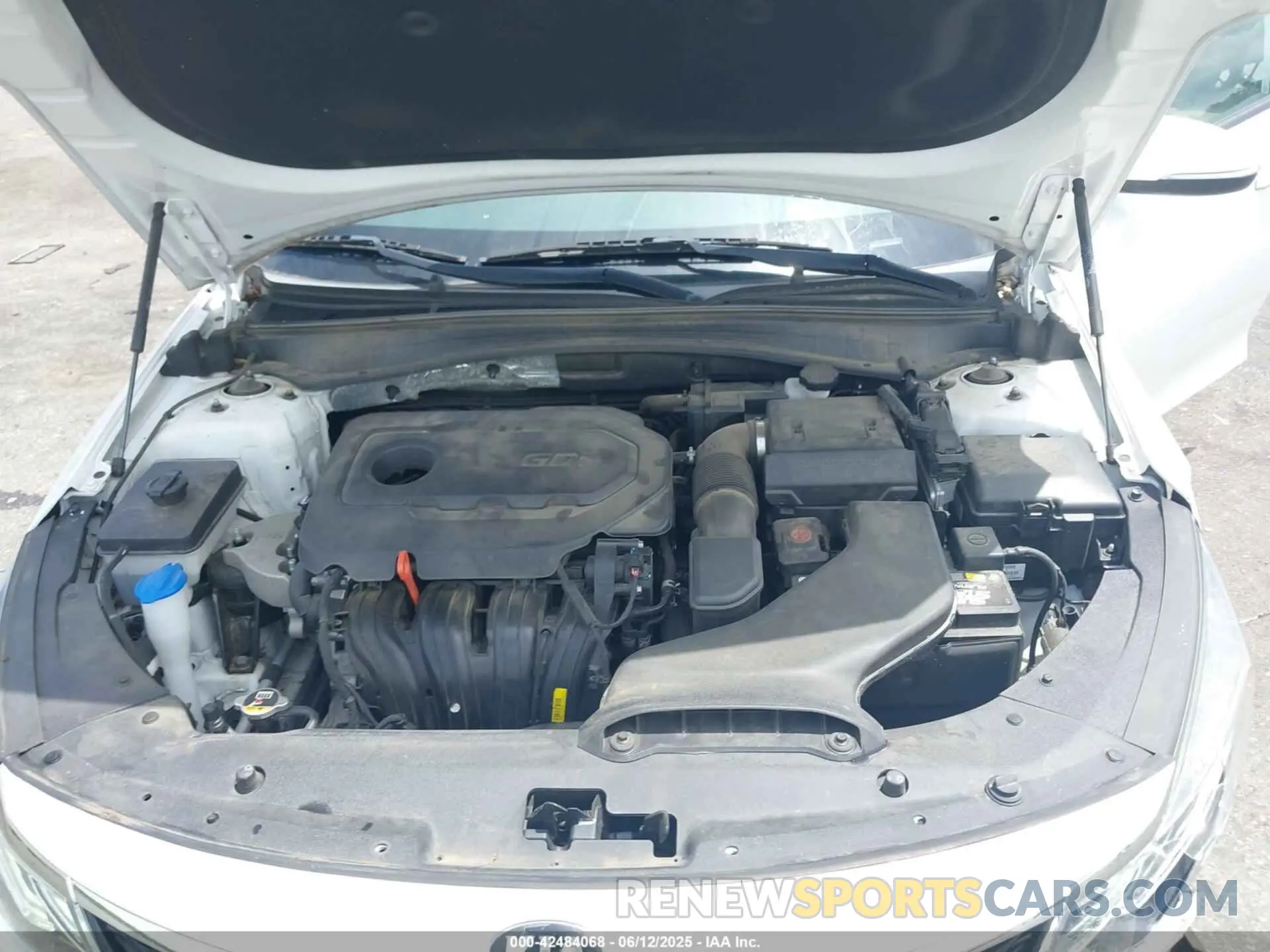 10 Photograph of a damaged car 5XXGT4L36KG361723 KIA OPTIMA 2019