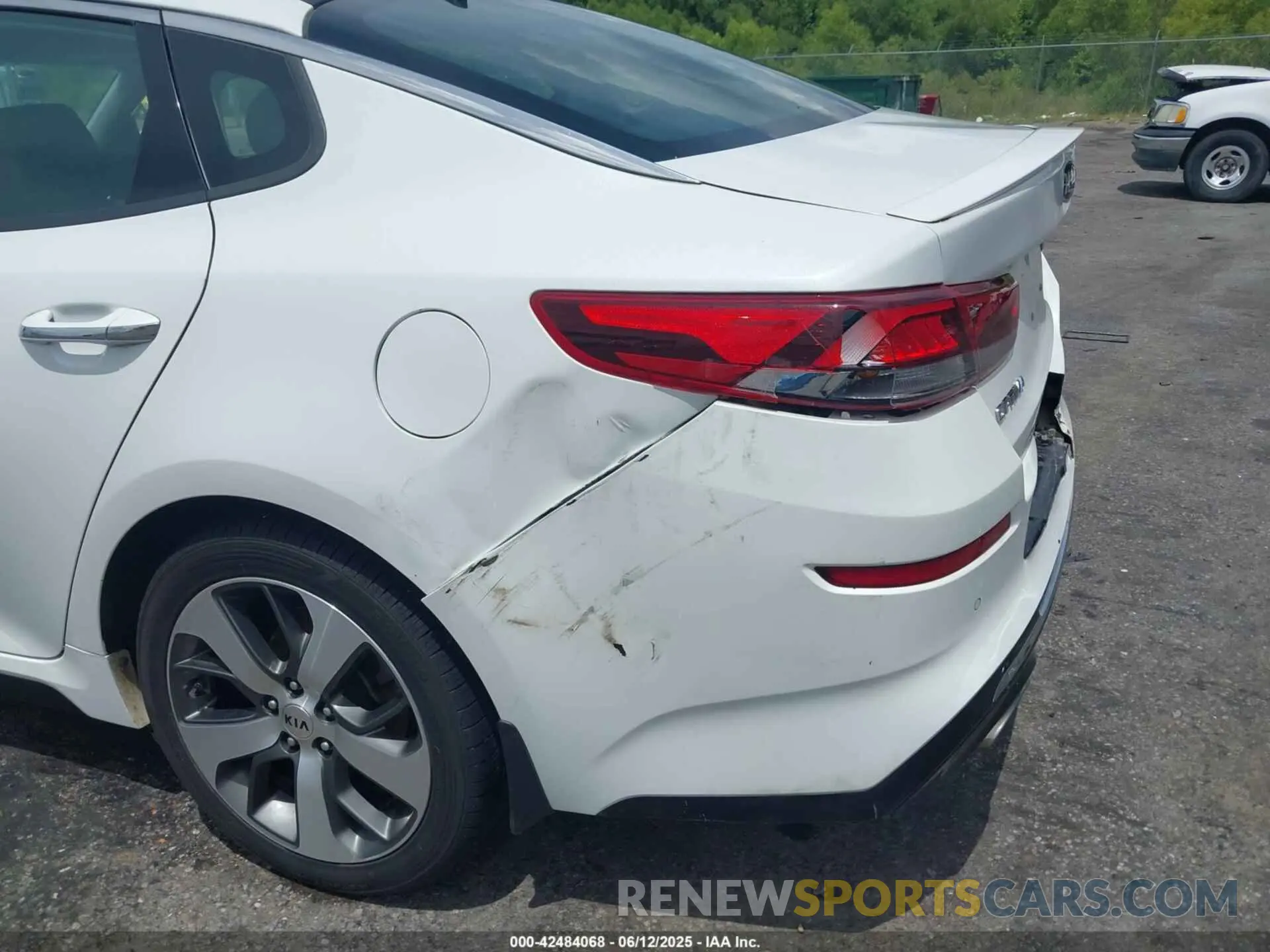 19 Photograph of a damaged car 5XXGT4L36KG361723 KIA OPTIMA 2019