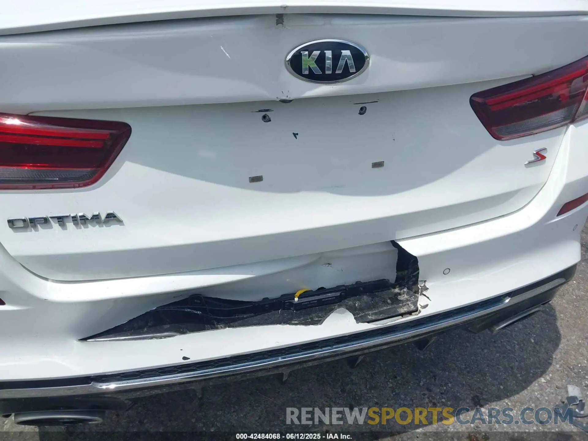 20 Photograph of a damaged car 5XXGT4L36KG361723 KIA OPTIMA 2019