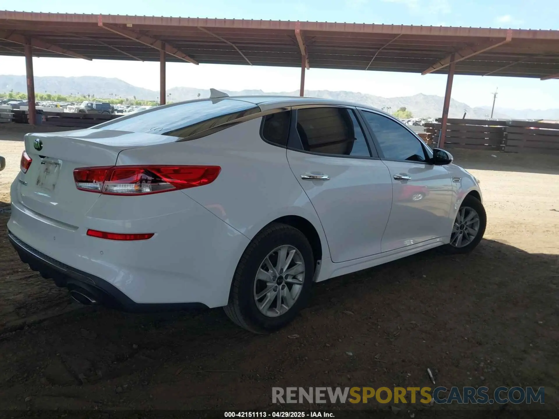 4 Photograph of a damaged car 5XXGT4L37KG275045 KIA OPTIMA 2019