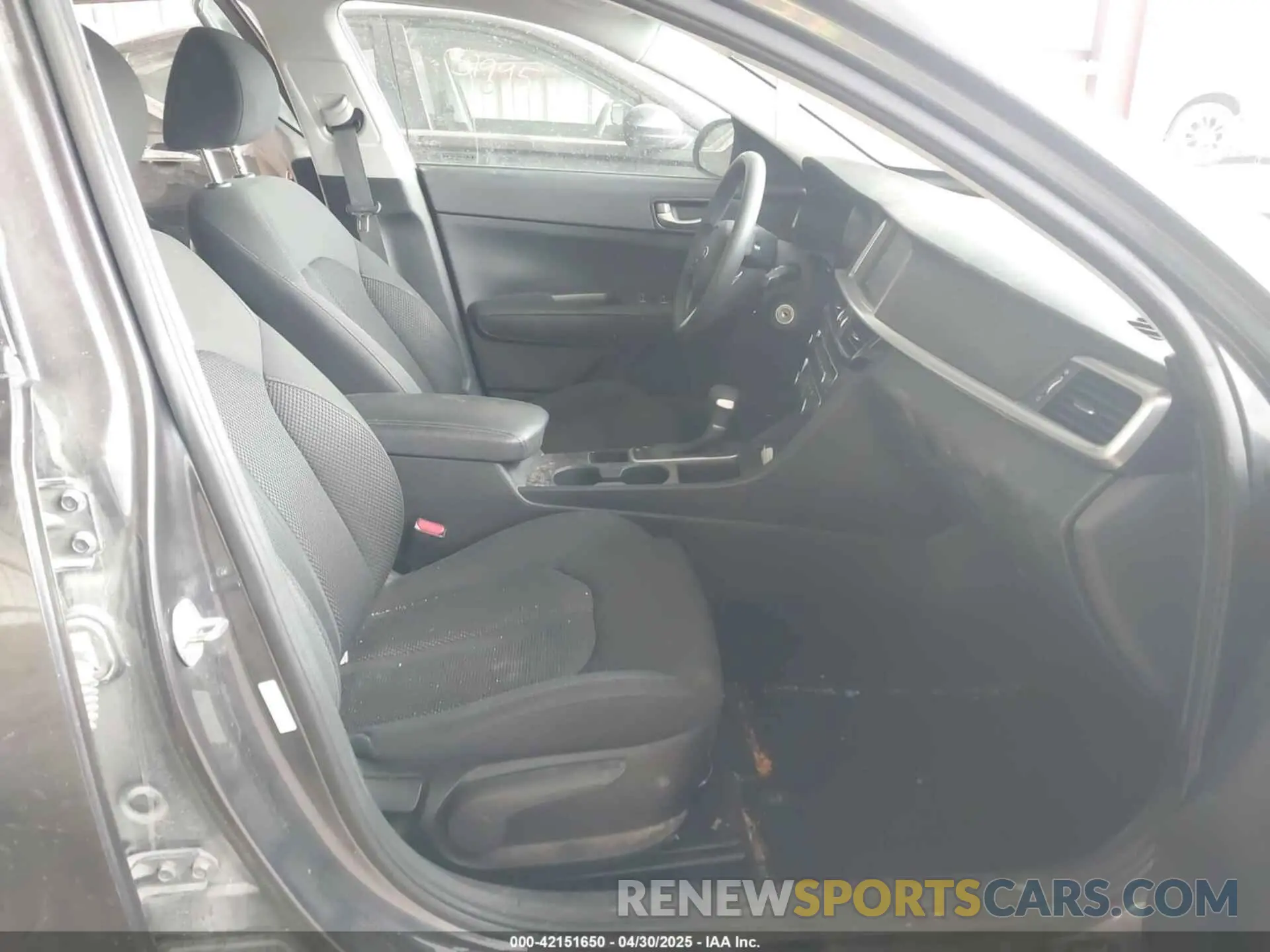 5 Photograph of a damaged car 5XXGT4L37KG293349 KIA OPTIMA 2019