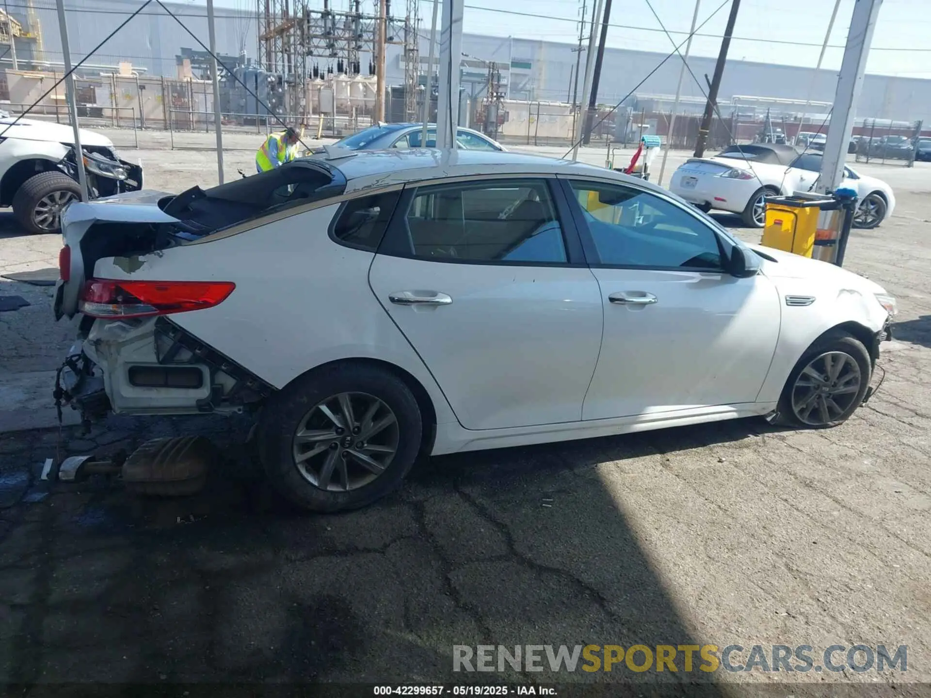 12 Photograph of a damaged car 5XXGT4L37KG301109 KIA OPTIMA 2019