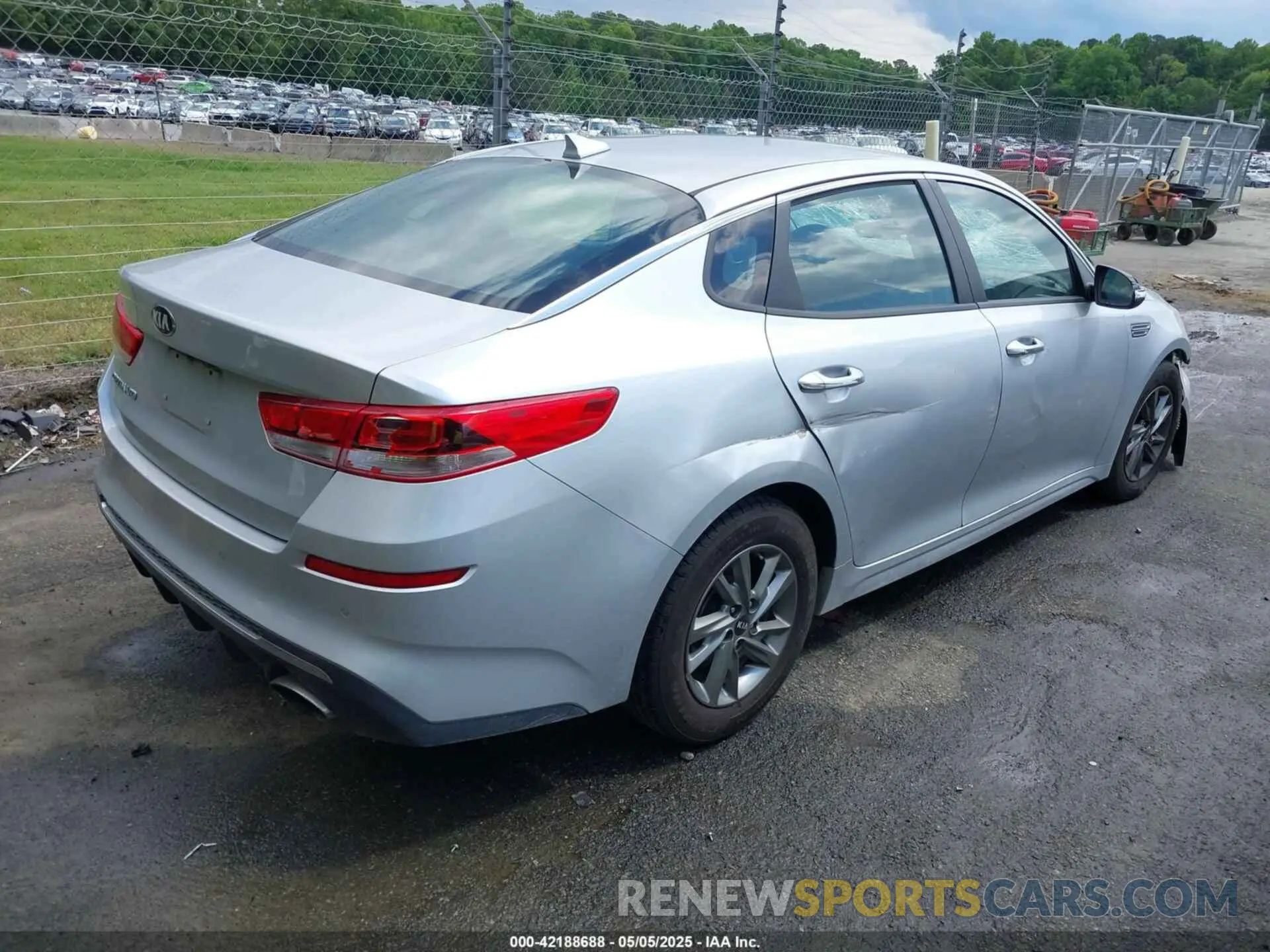 4 Фотография поврежденного автомобиля 5XXGT4L37KG320260 KIA OPTIMA 2019