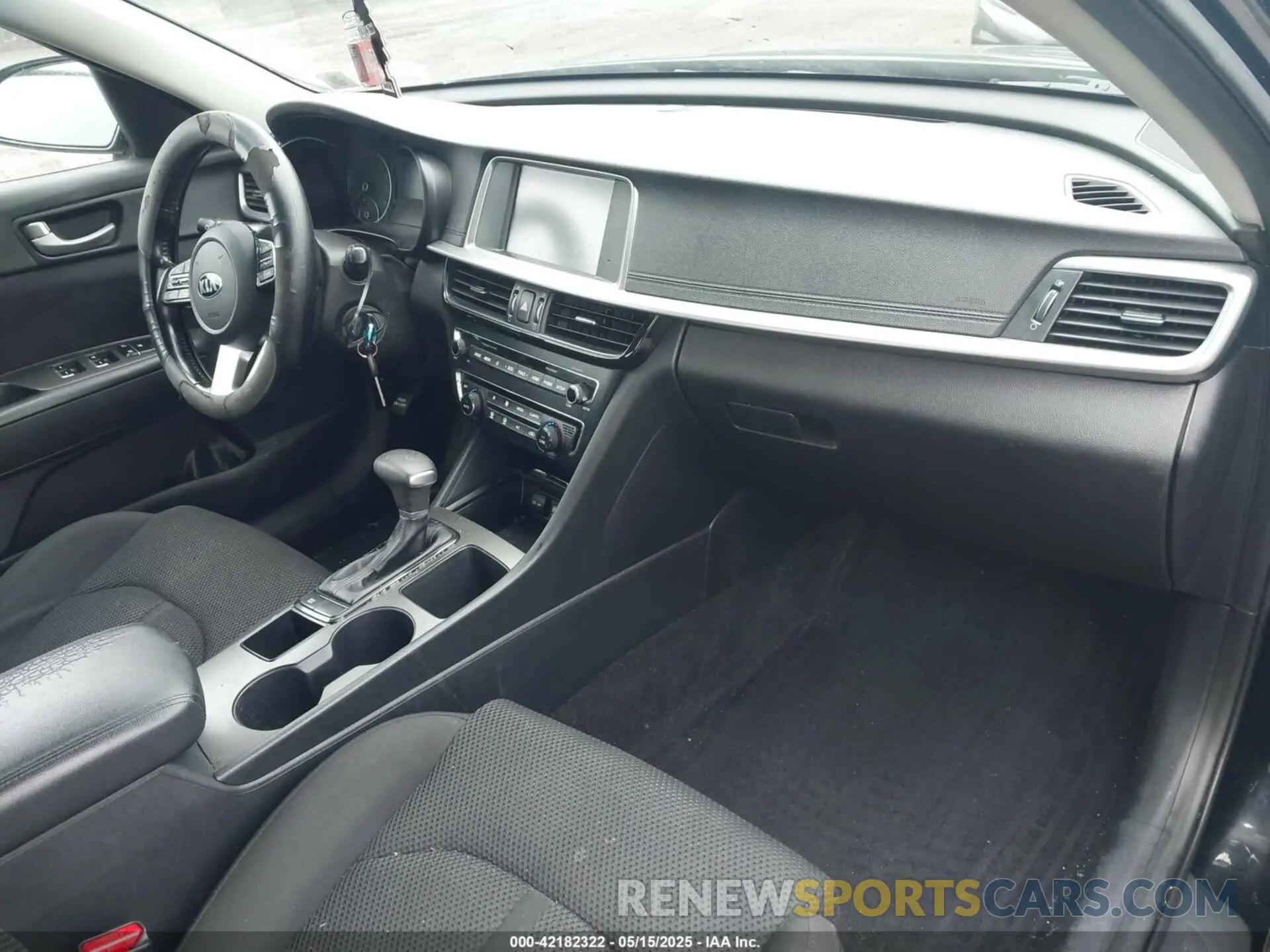 5 Photograph of a damaged car 5XXGT4L37KG333431 KIA OPTIMA 2019
