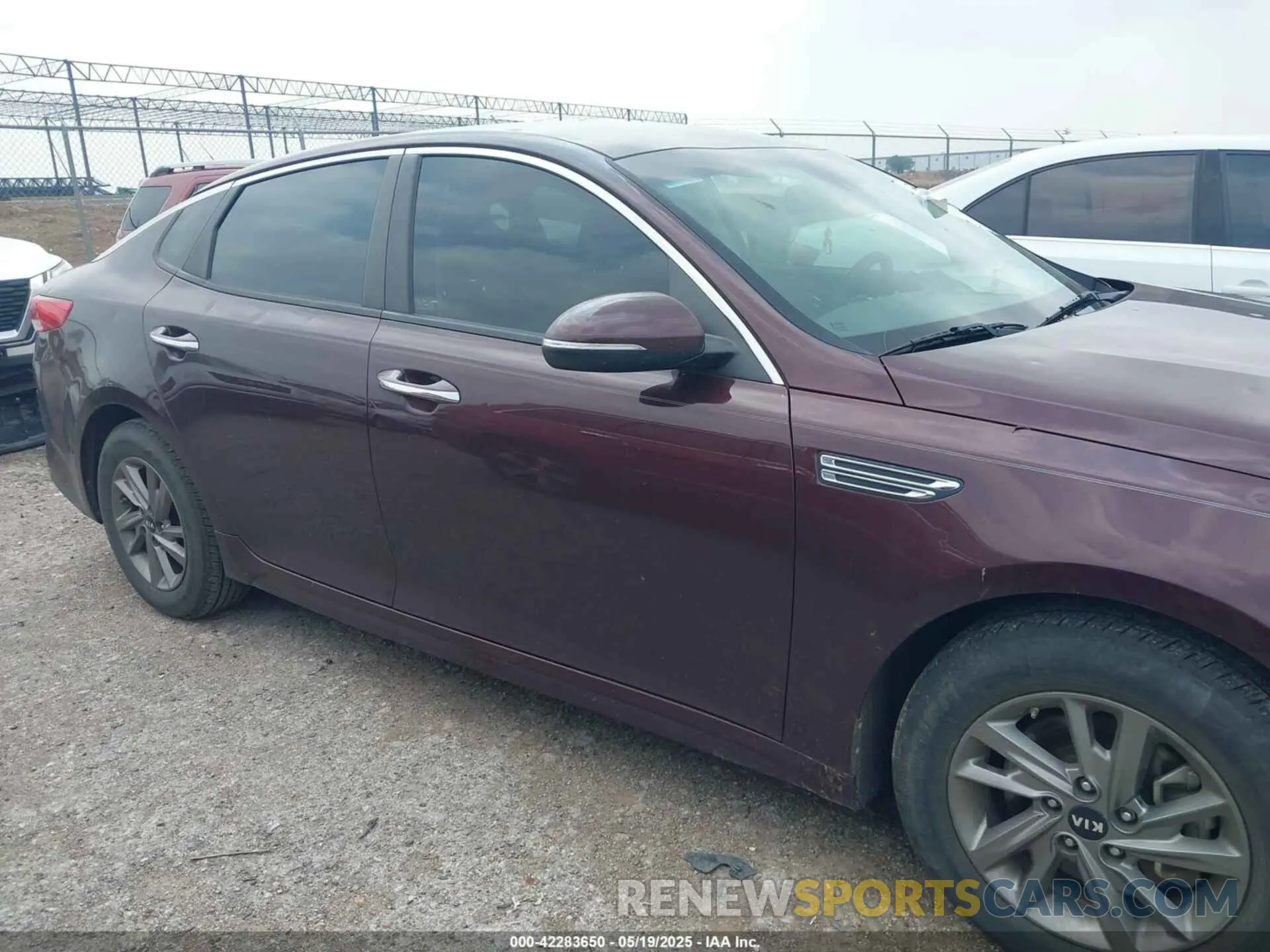 13 Photograph of a damaged car 5XXGT4L37KG336118 KIA OPTIMA 2019