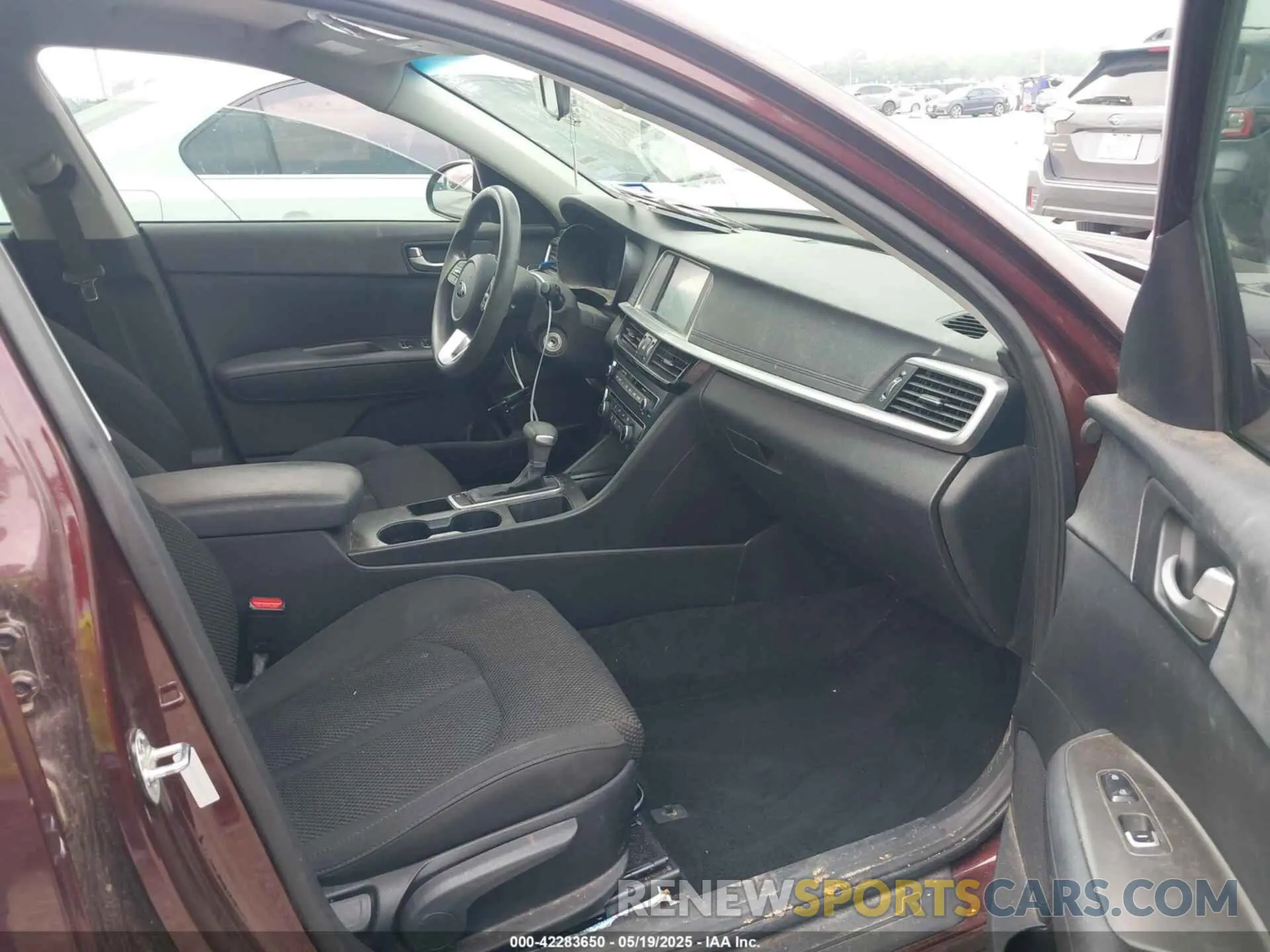 5 Photograph of a damaged car 5XXGT4L37KG336118 KIA OPTIMA 2019