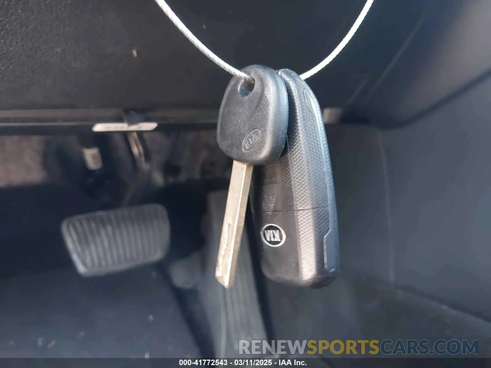 11 Photograph of a damaged car 5XXGT4L37KG347930 KIA OPTIMA 2019