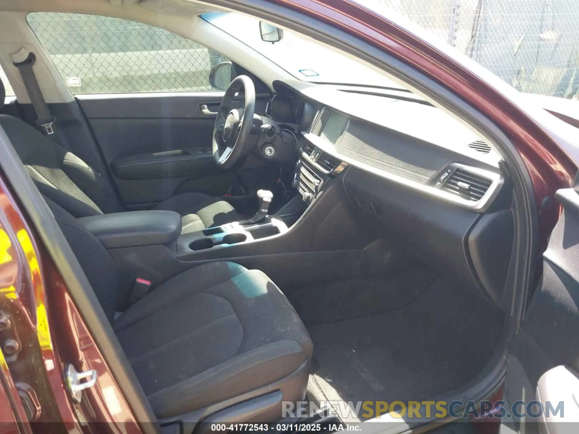 5 Photograph of a damaged car 5XXGT4L37KG347930 KIA OPTIMA 2019
