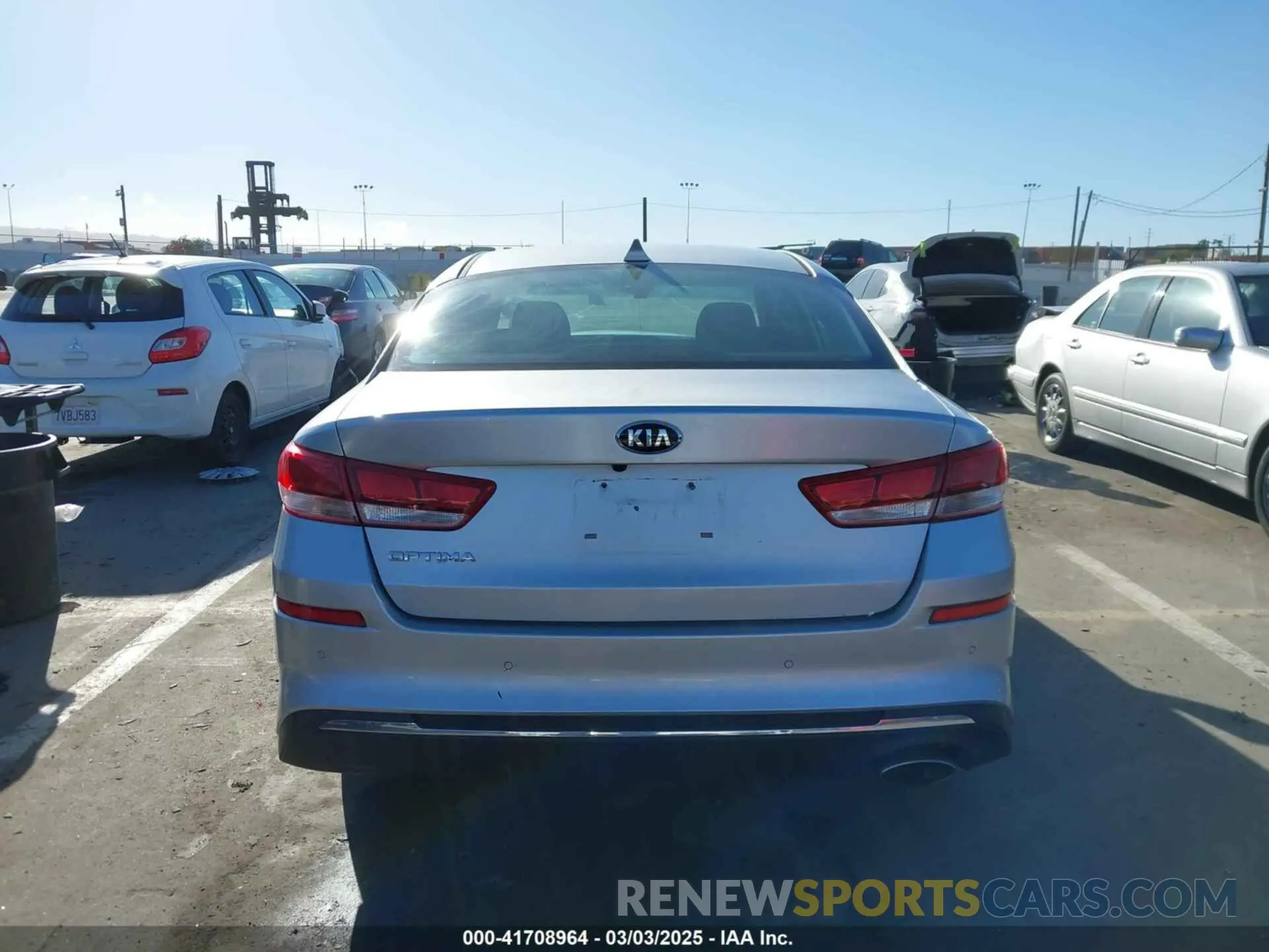 16 Photograph of a damaged car 5XXGT4L37KG379860 KIA OPTIMA 2019