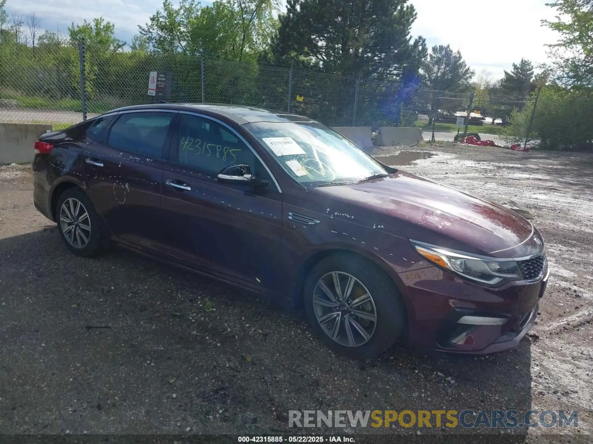 1 Photograph of a damaged car 5XXGT4L38KG300261 KIA OPTIMA 2019