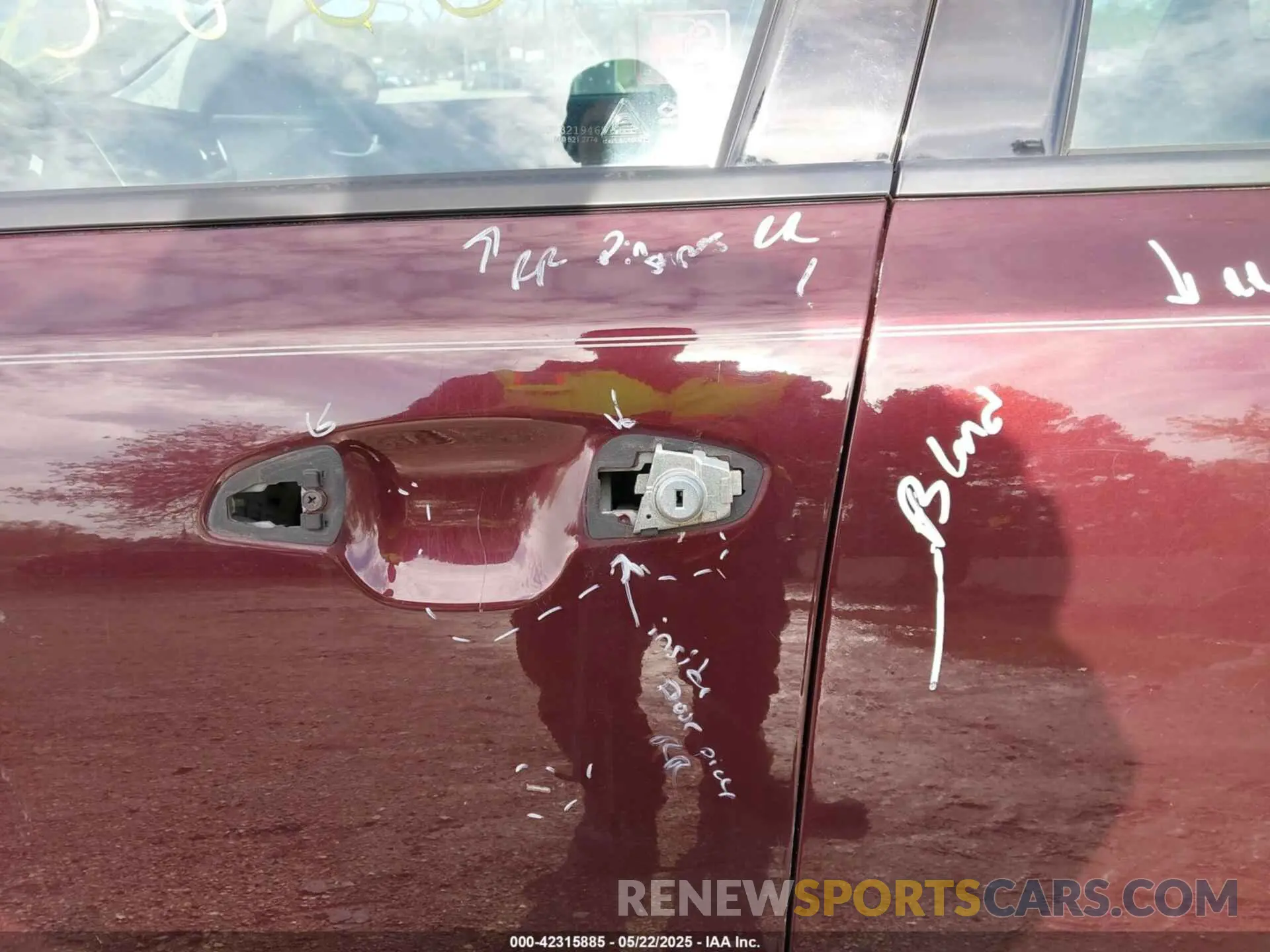 17 Photograph of a damaged car 5XXGT4L38KG300261 KIA OPTIMA 2019