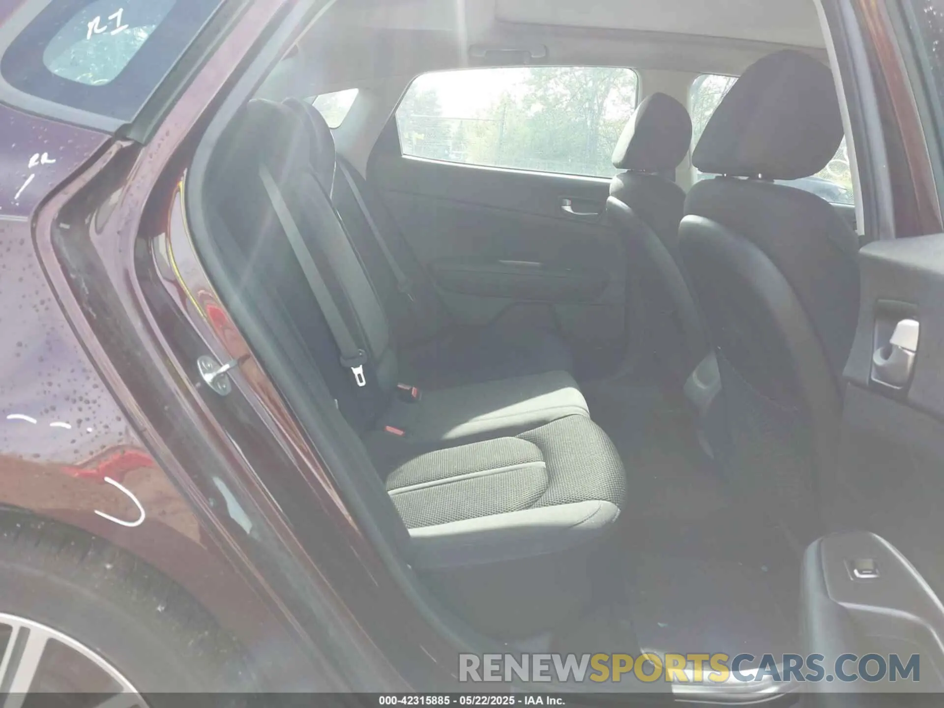 8 Photograph of a damaged car 5XXGT4L38KG300261 KIA OPTIMA 2019