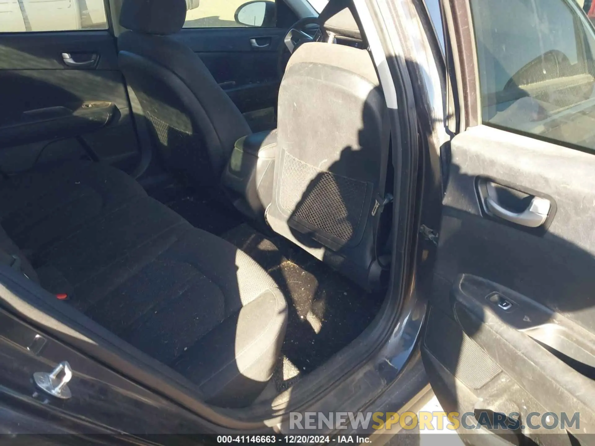 8 Photograph of a damaged car 5XXGT4L38KG324429 KIA OPTIMA 2019