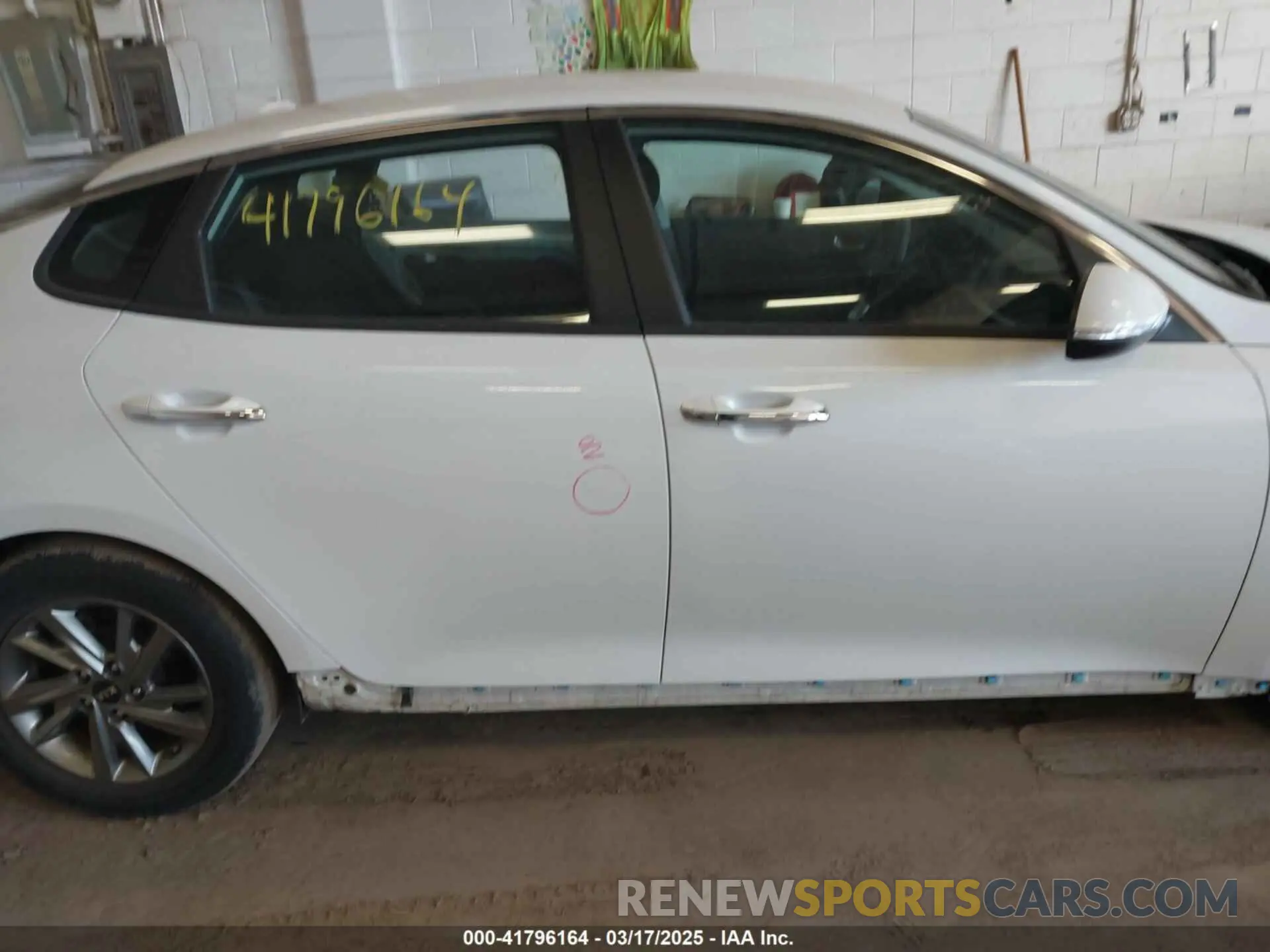 13 Photograph of a damaged car 5XXGT4L38KG334846 KIA OPTIMA 2019